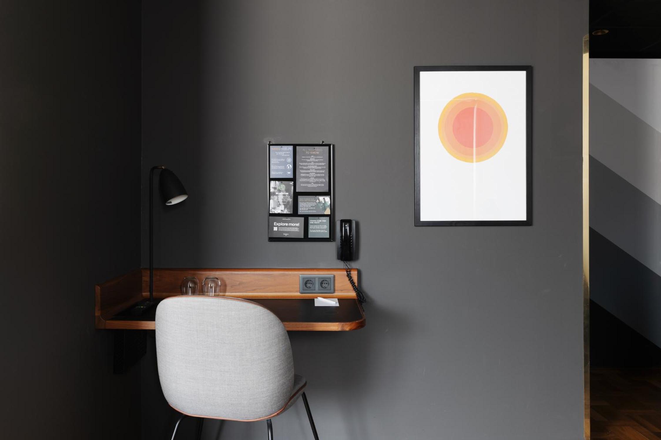Family Room thumbnail 6