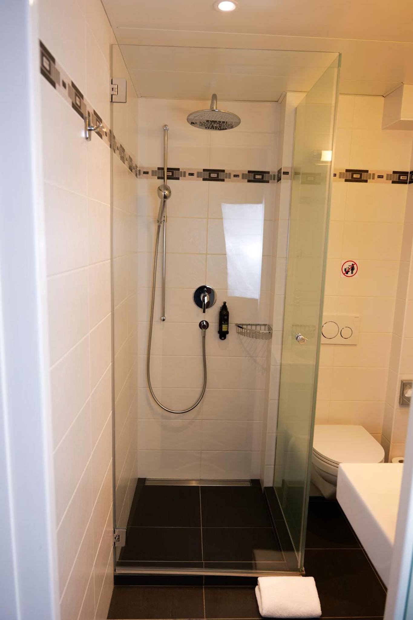 Standard Twin Room - Photo 3