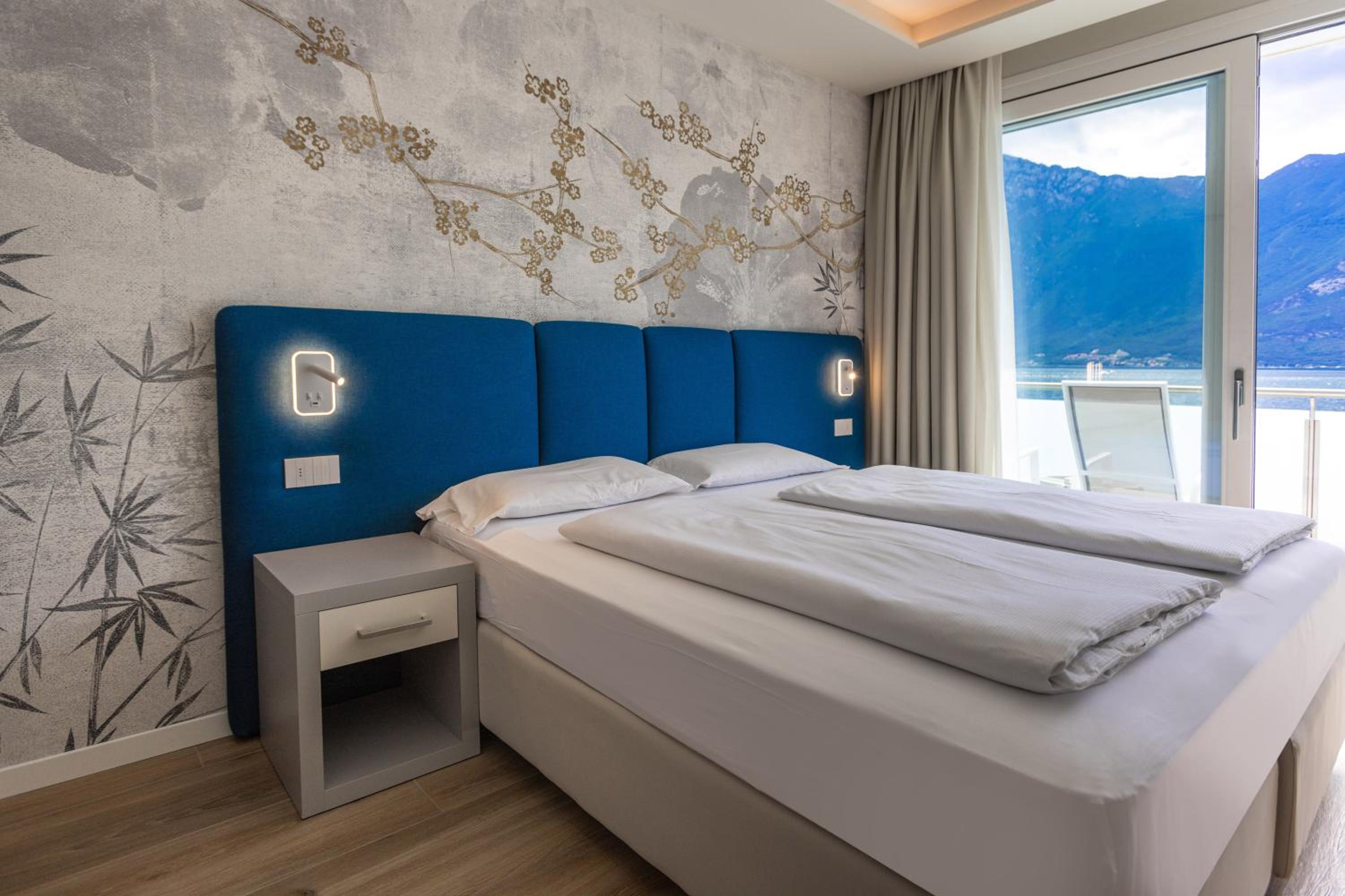 Double Room with Lake View in Villa Silvia photo 1