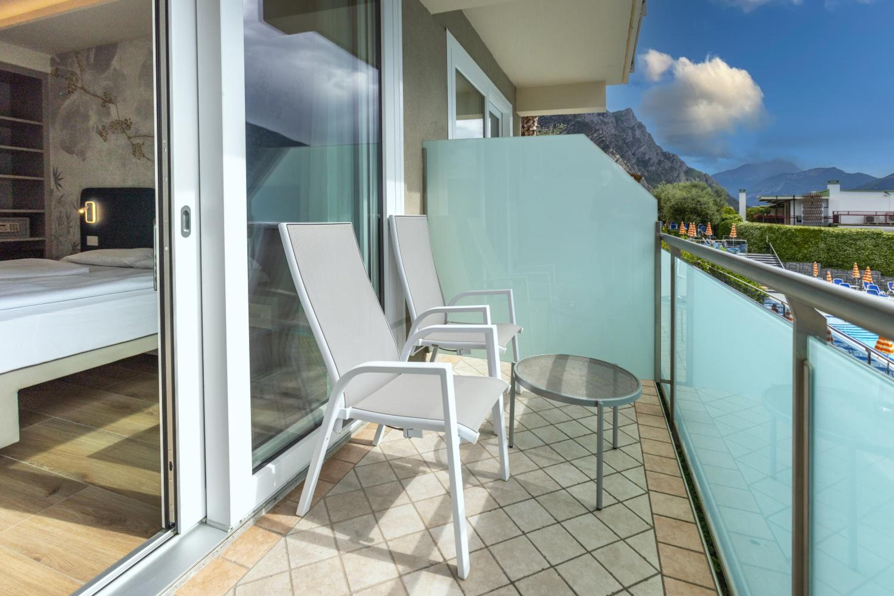 Double Room with Lake View in Villa Silvia photo 3