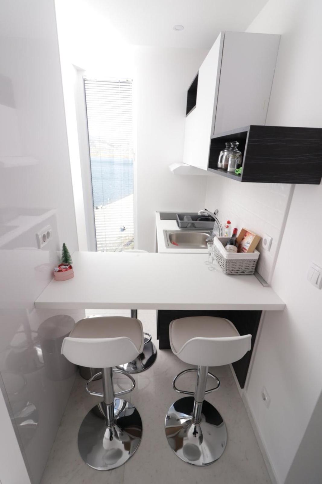 One-Bedroom Apartment With Lake View photo 3