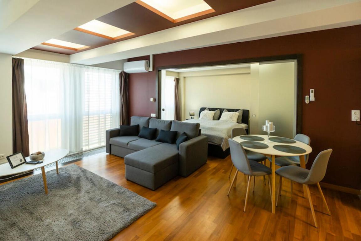 One-Bedroom Apartment photo 1