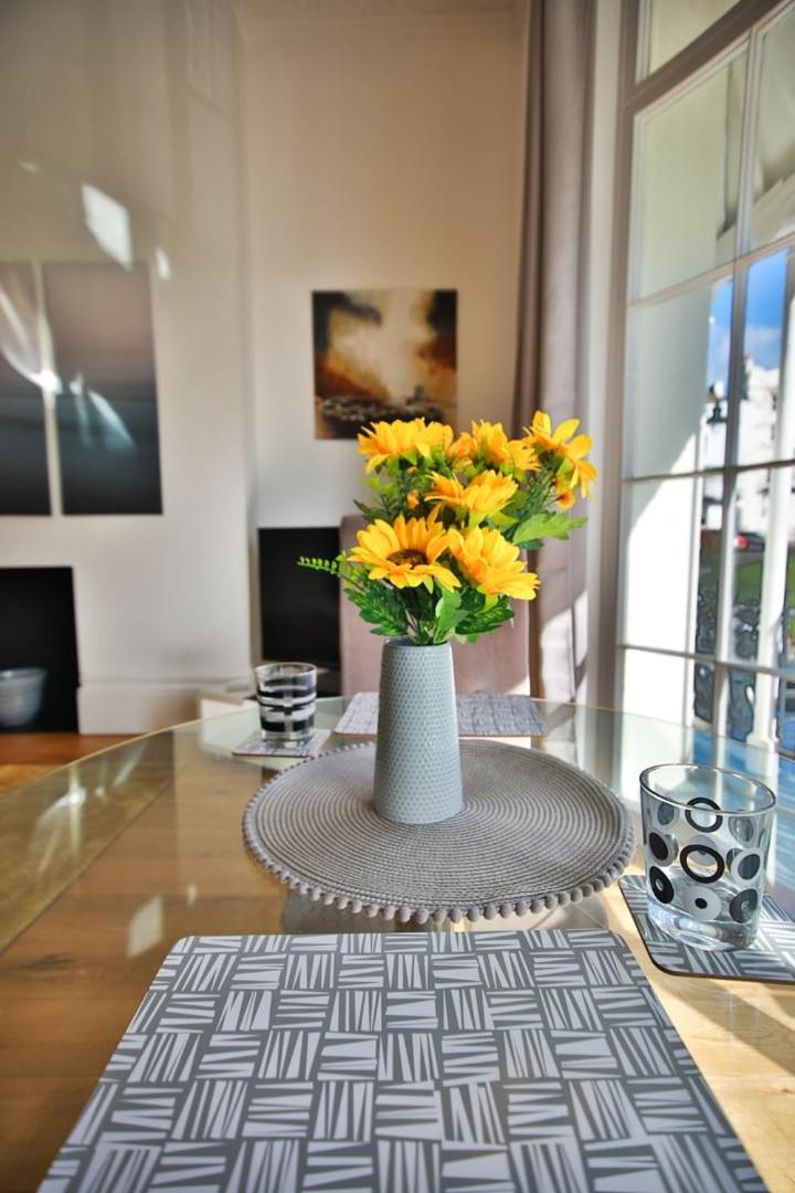 One-Bedroom Apartment - Photo 2