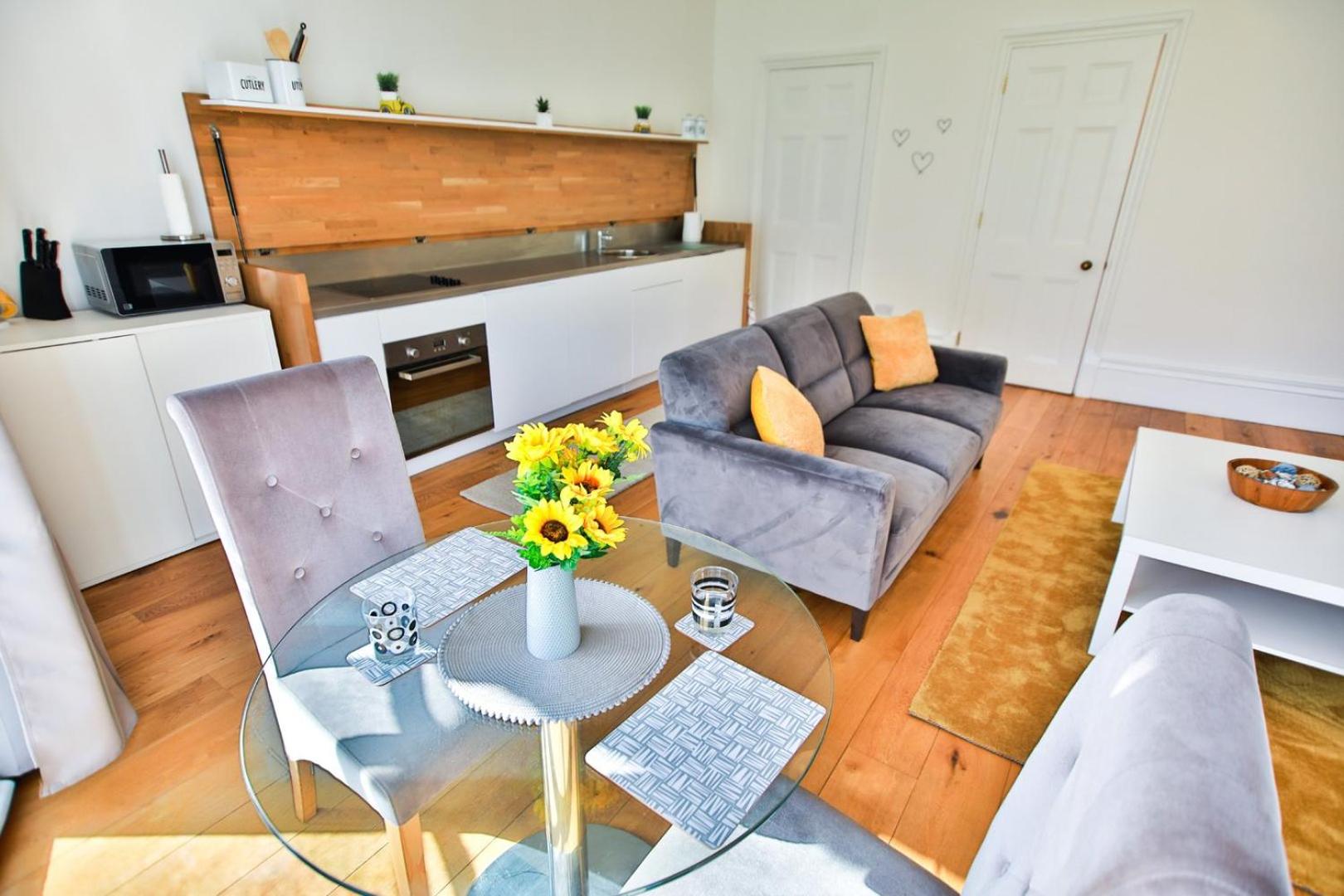 One-Bedroom Apartment - Photo 8