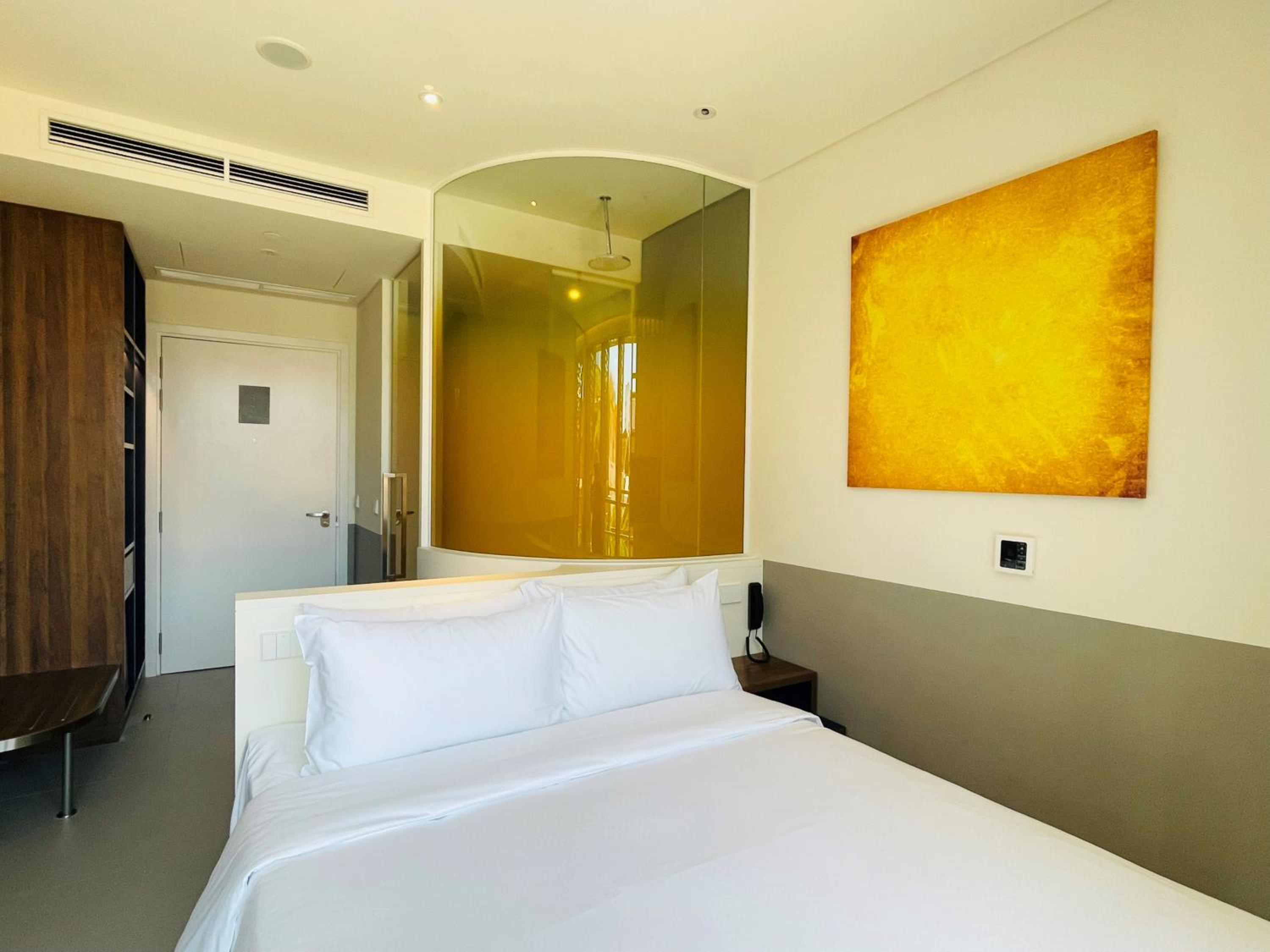 Premier Queen City View Room photo 3