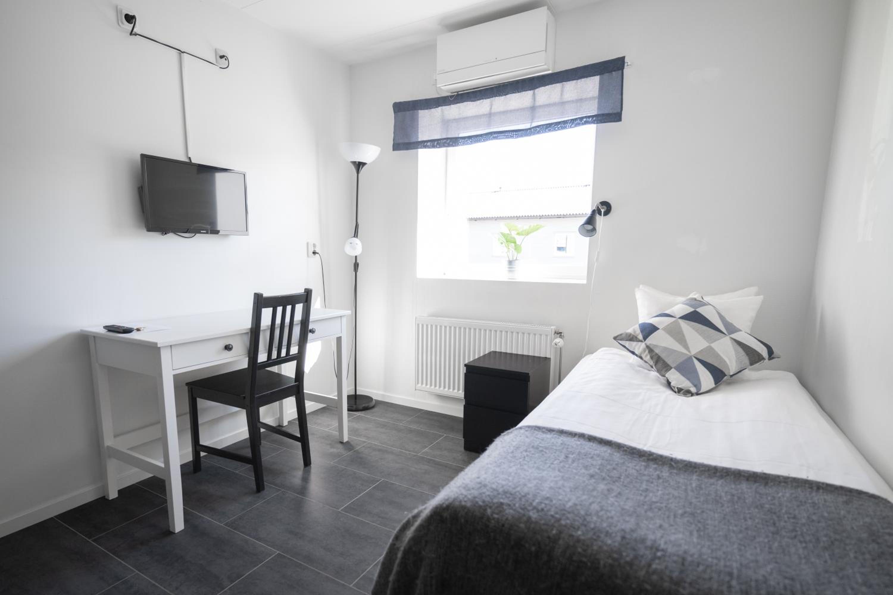 Single Room with Shared Bathroom photo 1