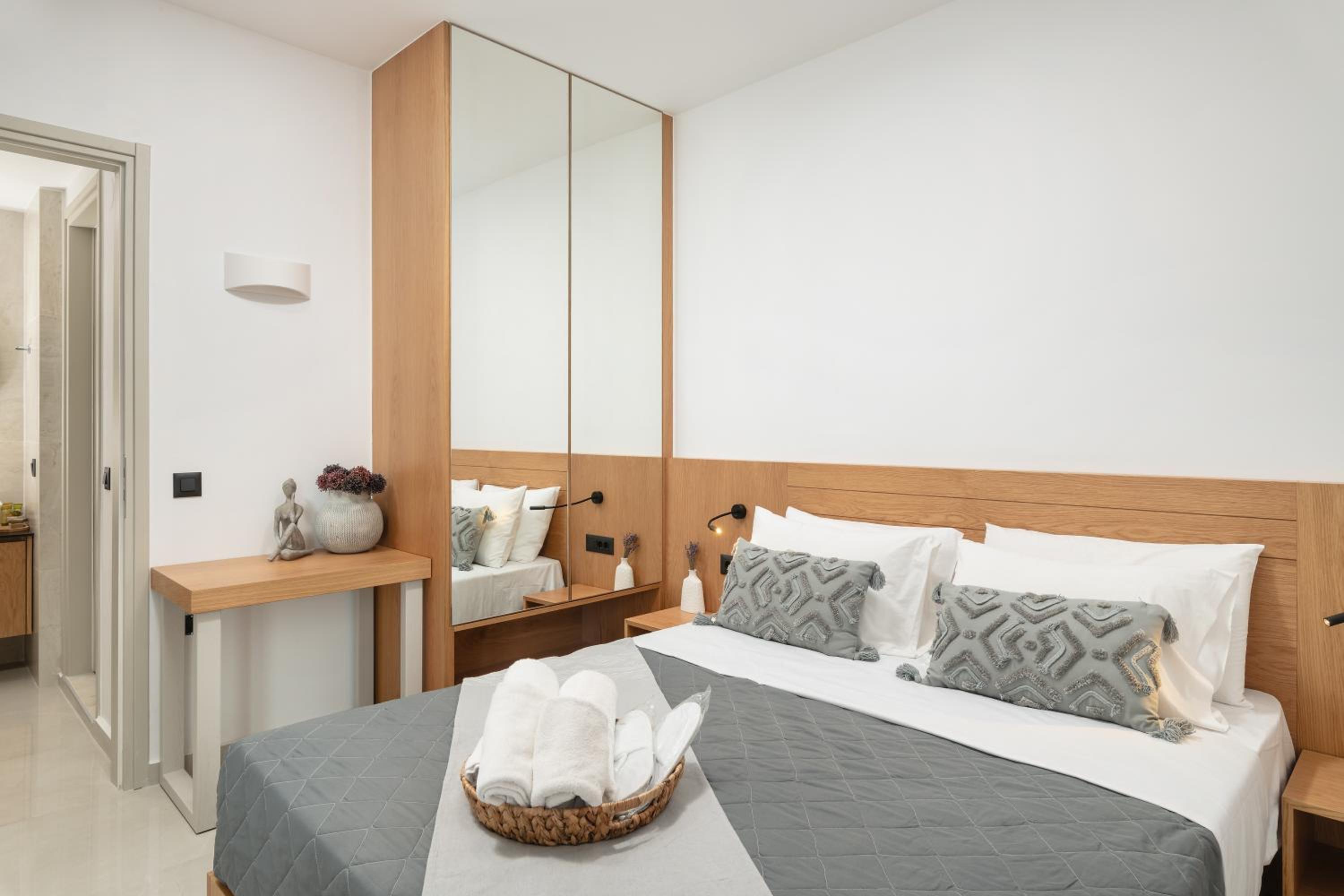 Classic One-Bedroom Apartment with King Bed