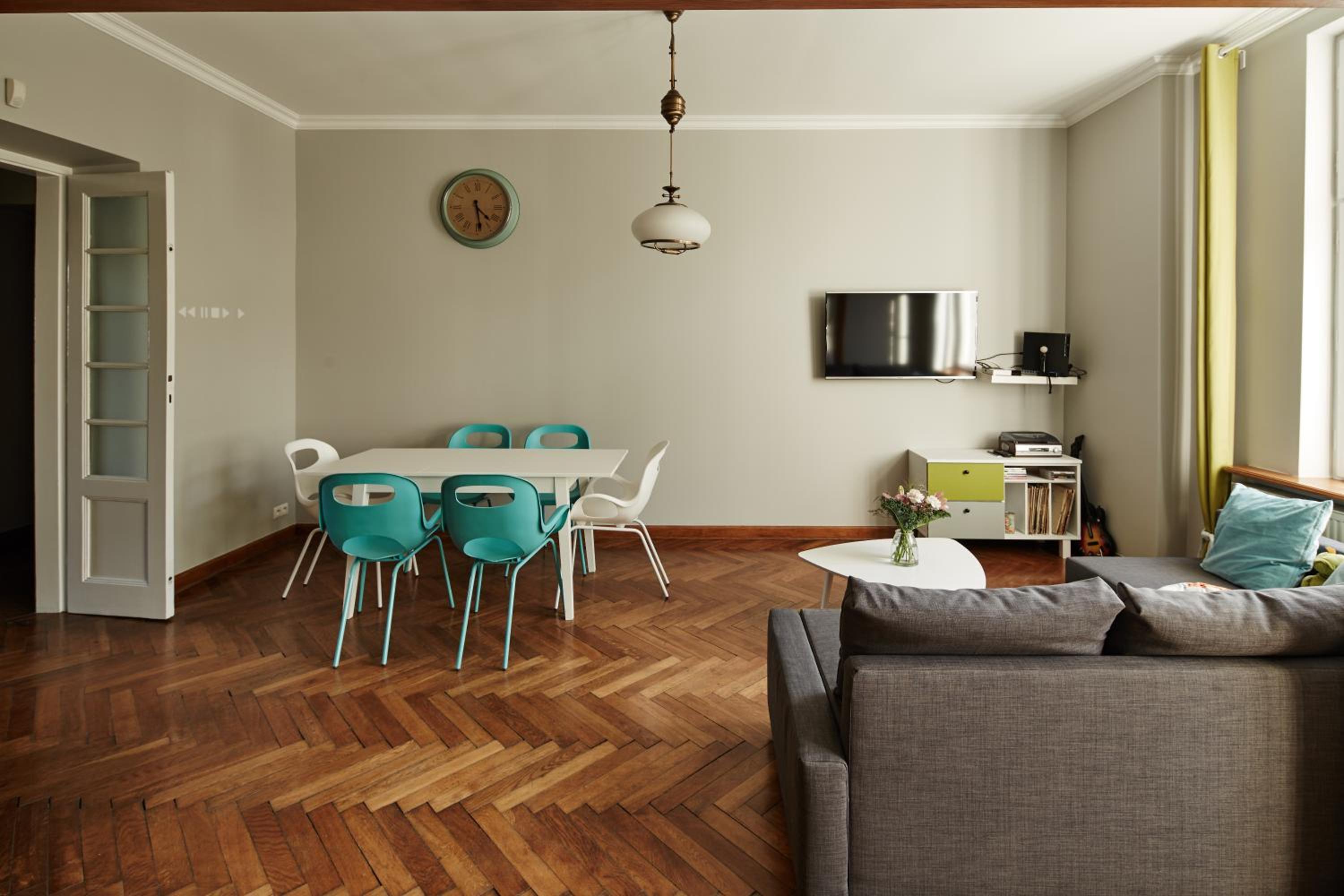 Two-Bedroom Apartment - Photo 2