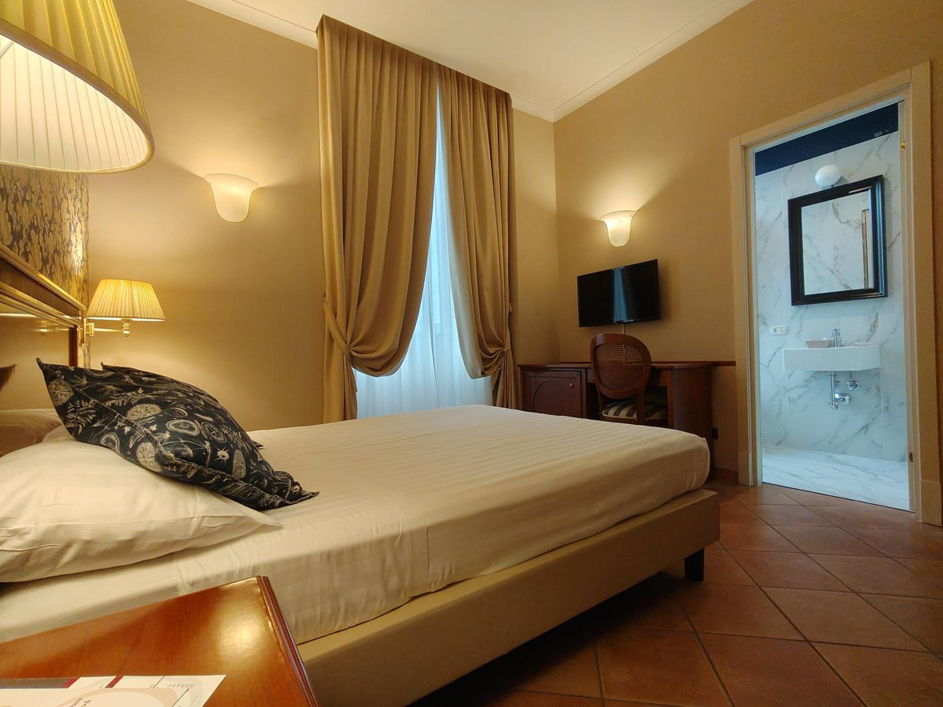 Economy Double Room photo 1