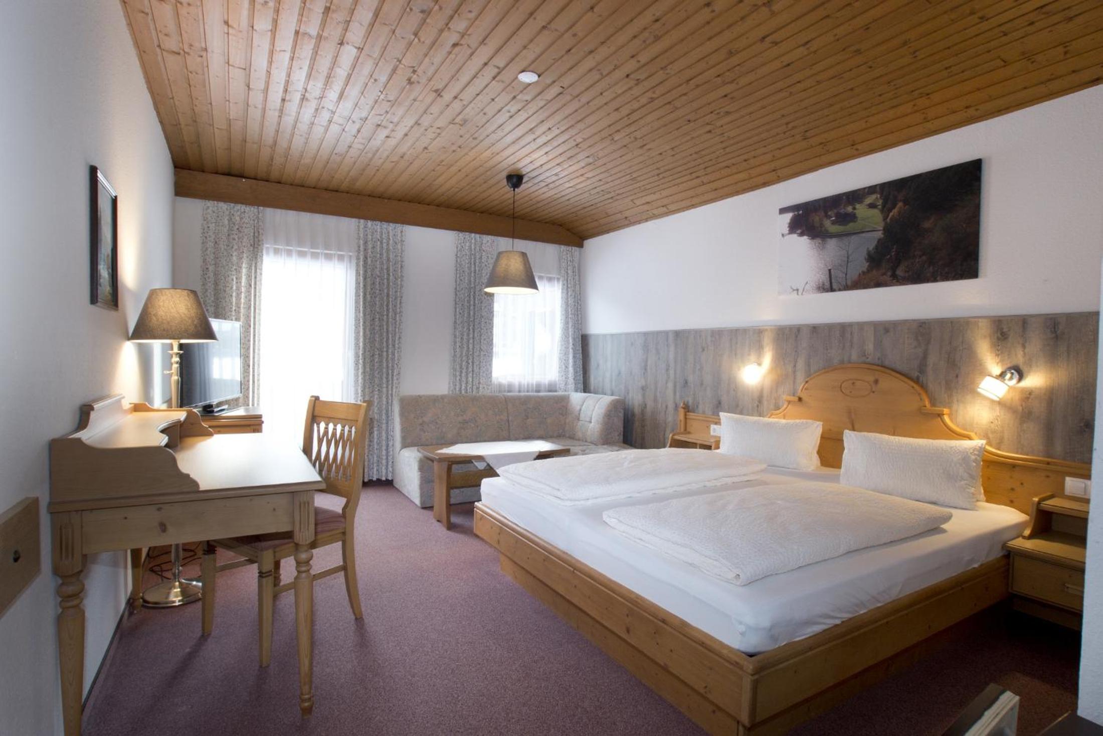Deluxe Double Room photo 2