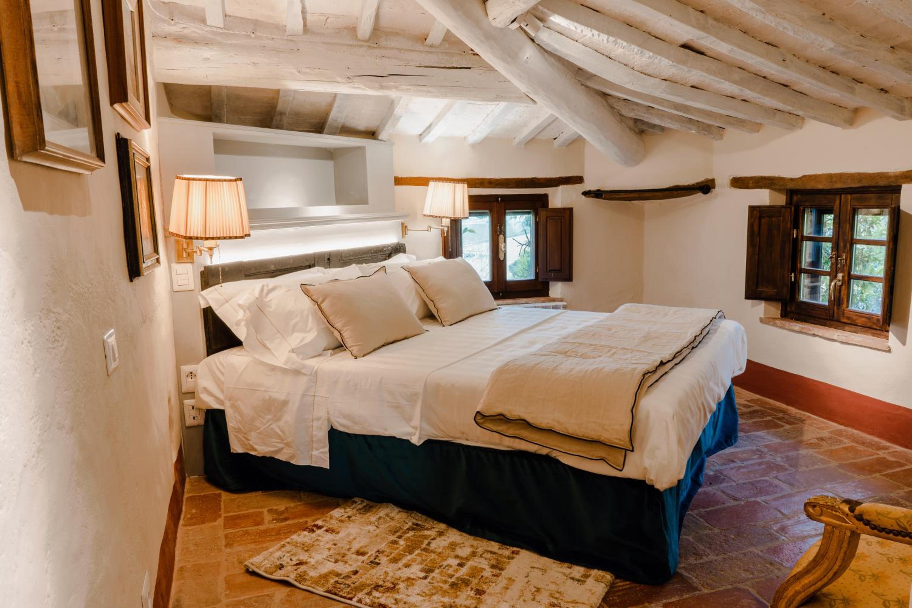 Standard Queen Room