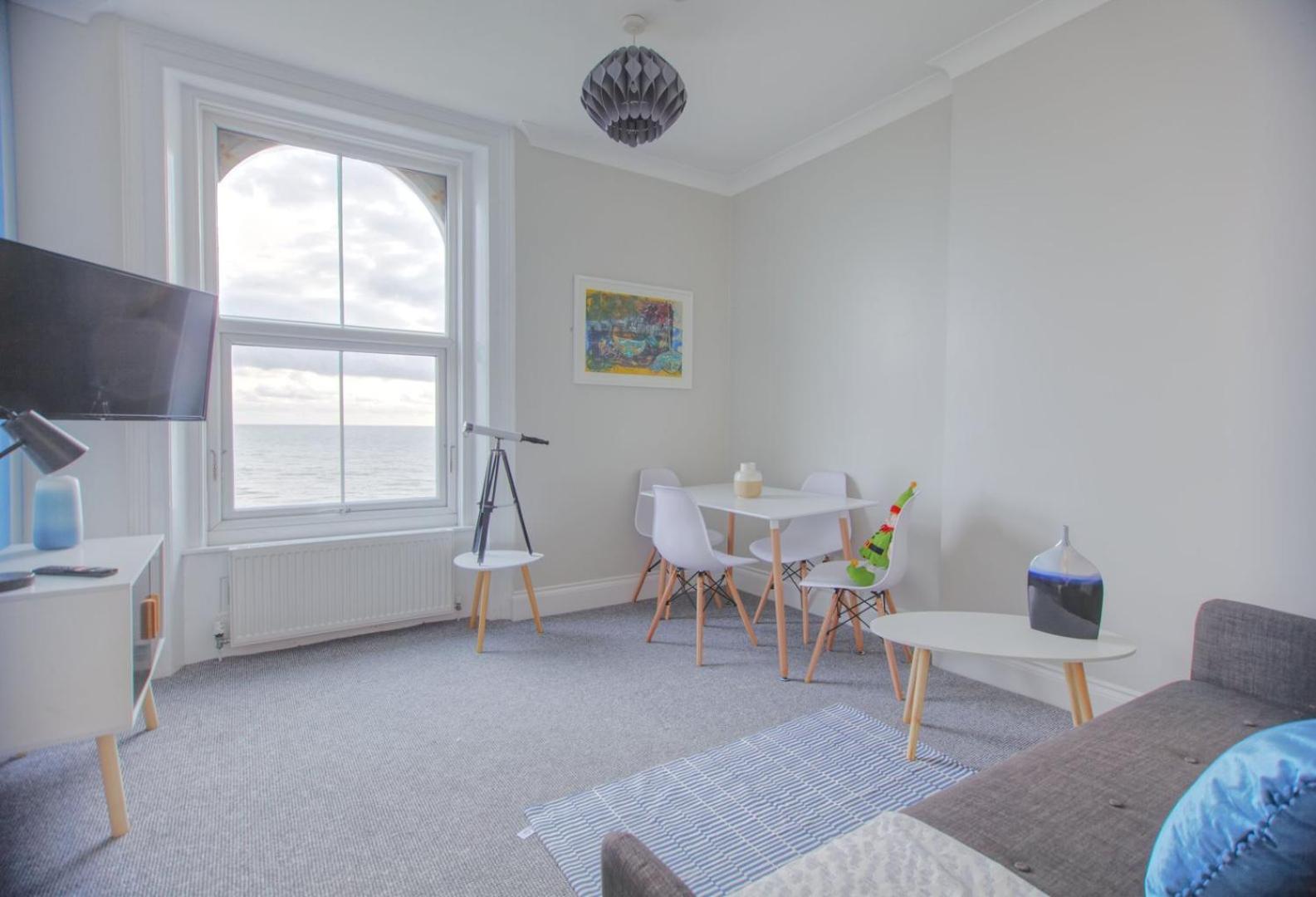 Apartment photo 2