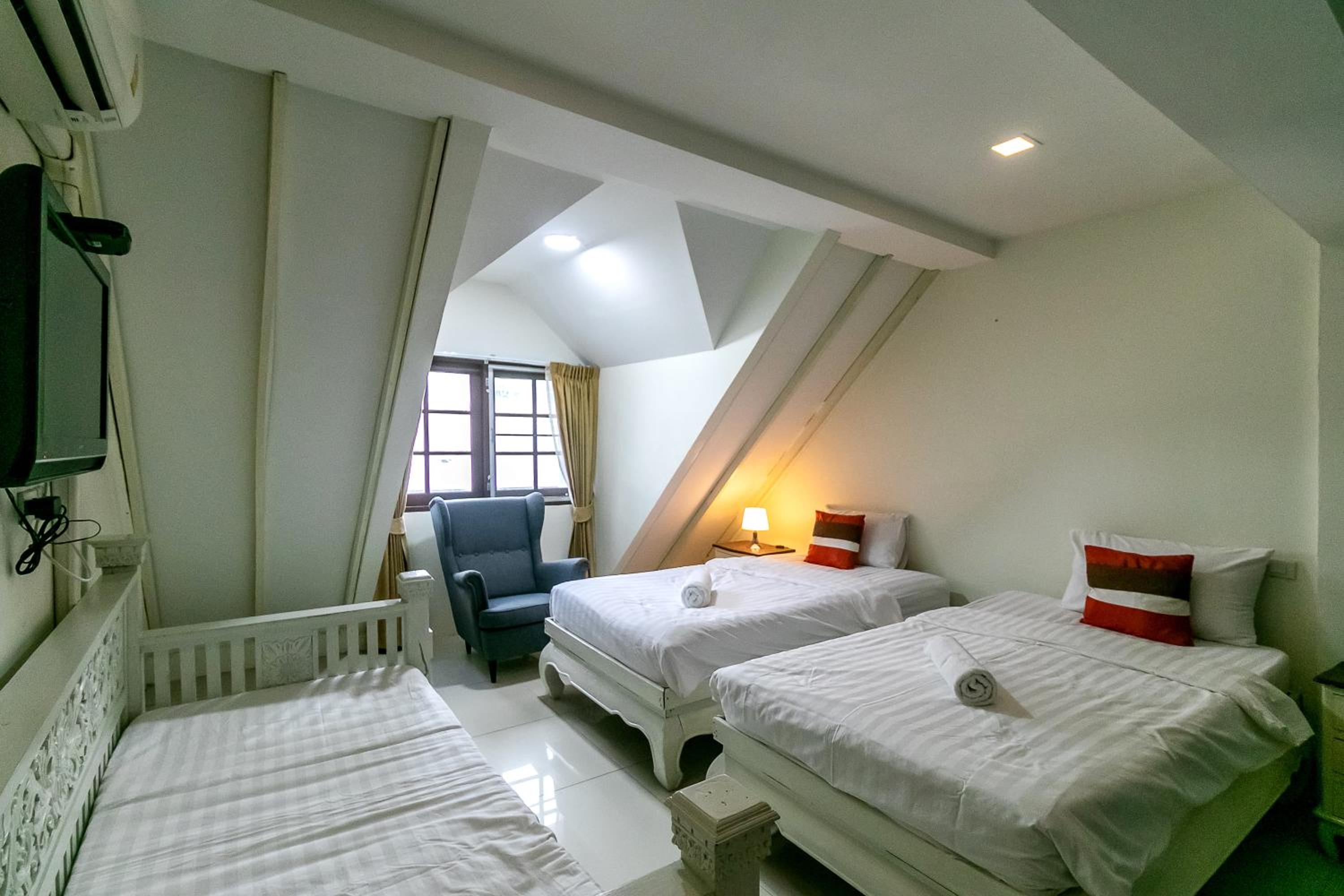 Studio with Sofa Bed photo 2