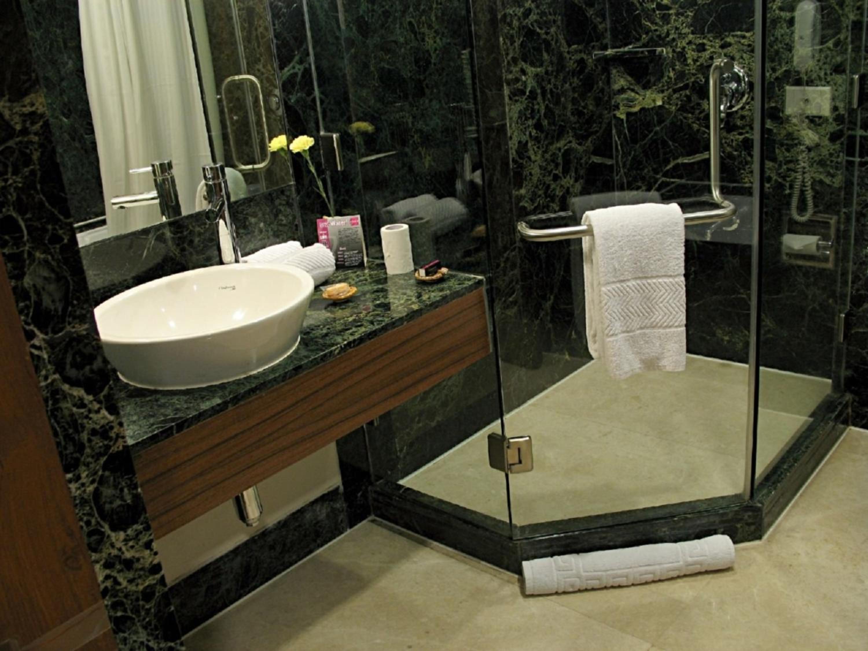 King Suite - Photo 2