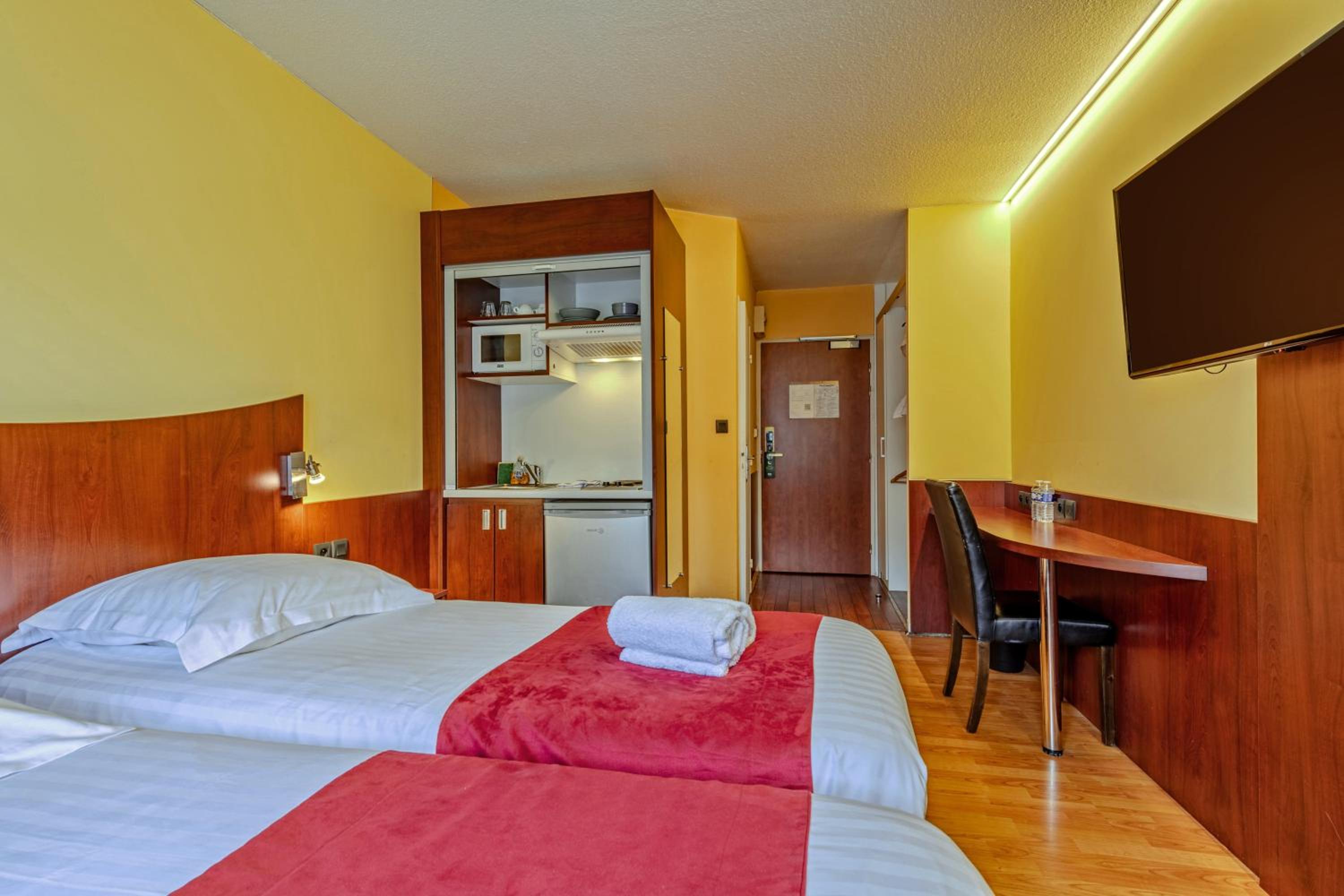 Double Room with Kitchenette - Photo 6