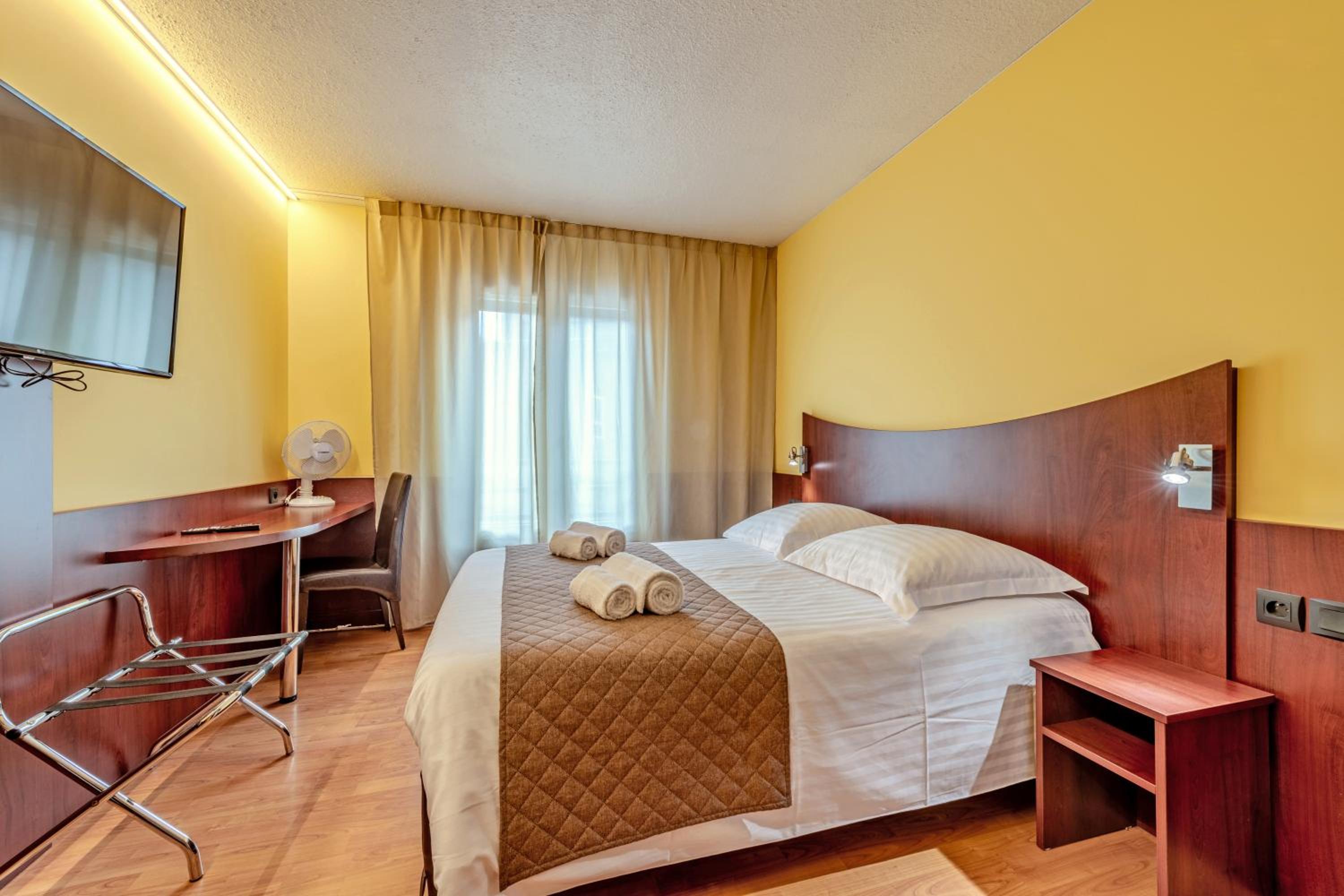 Comfort Double Room - Photo 1