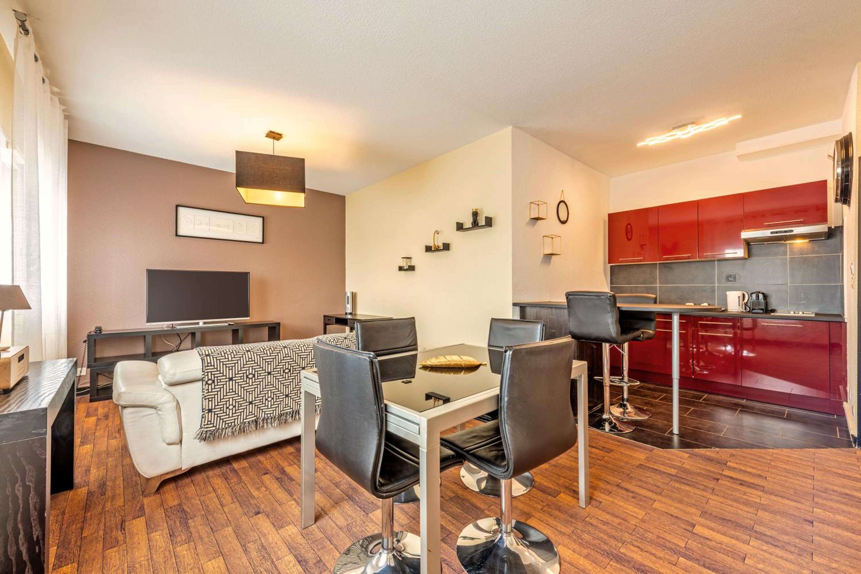 Suite with Kitchen - Photo 1
