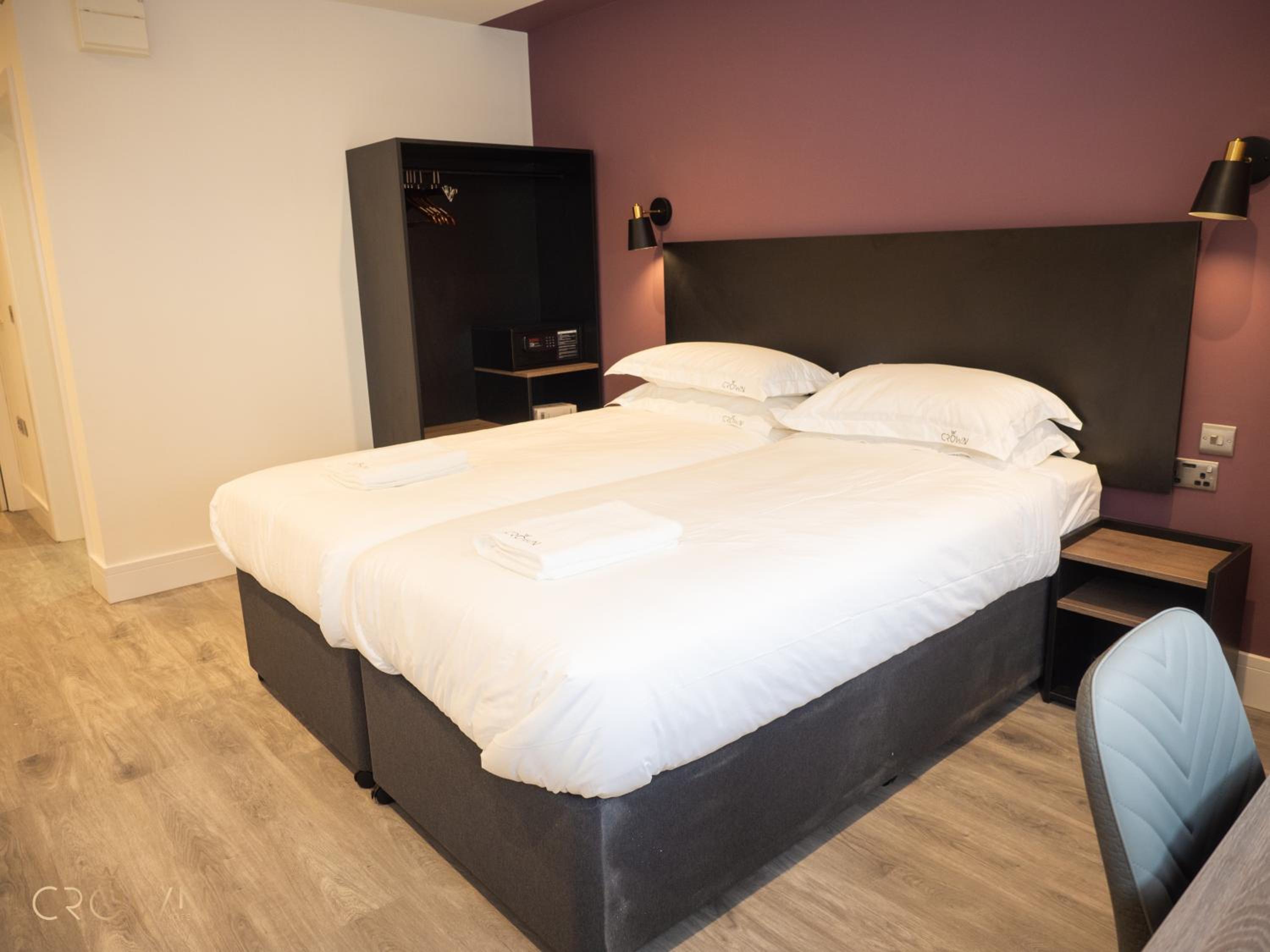 Deluxe Double or Twin Room - Photo 8