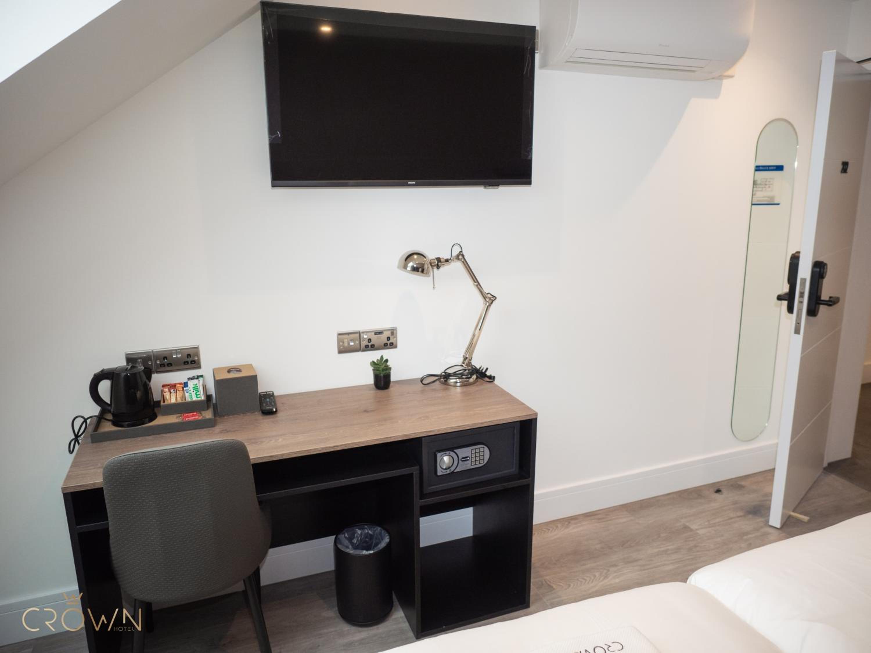 Deluxe Double or Twin Room - Photo 12