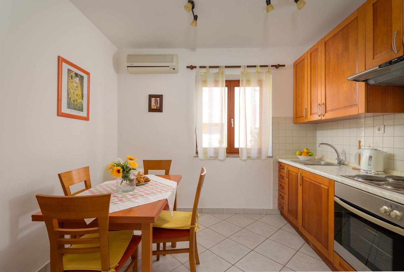 Apartment with Balcony photo 3