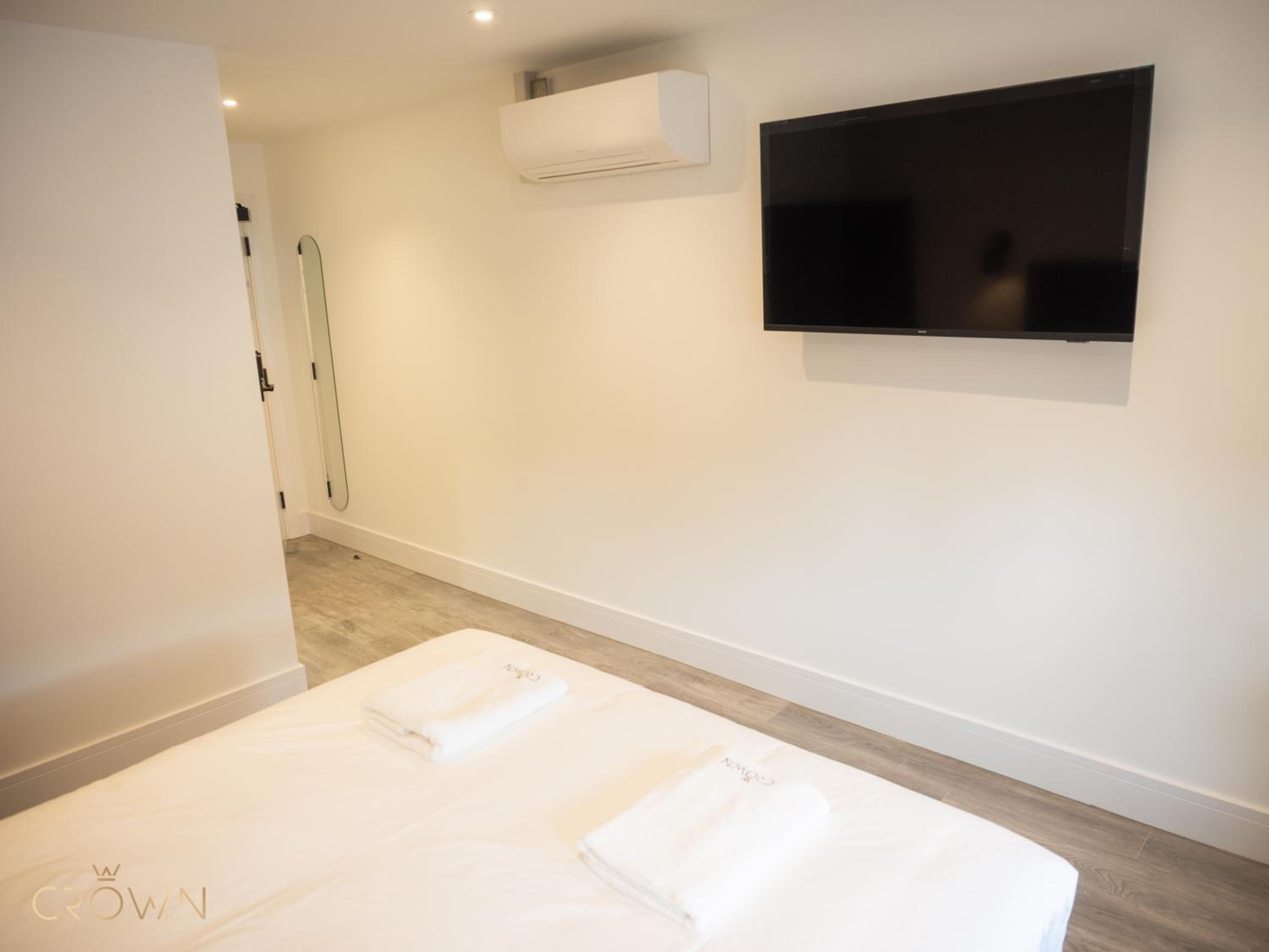 Queen Room - Photo 11