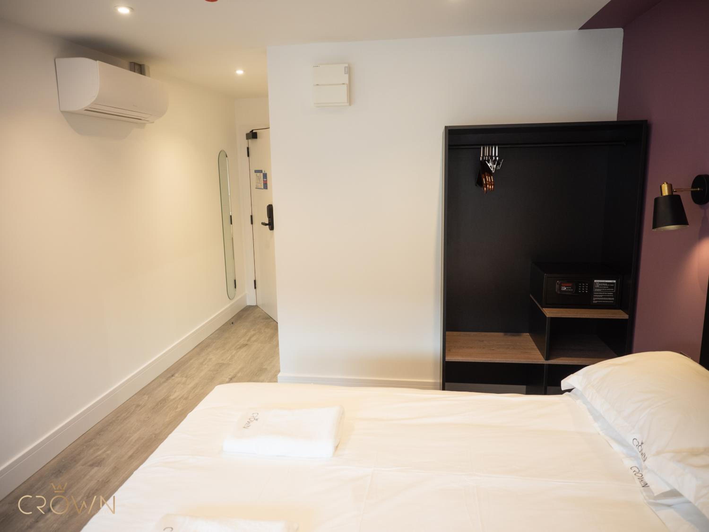 Queen Room - Photo 15