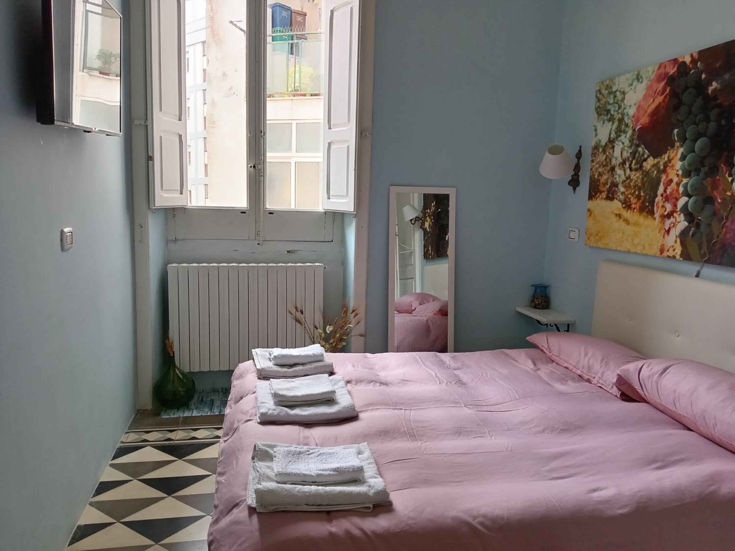 One-Bedroom Apartment - Photo 1
