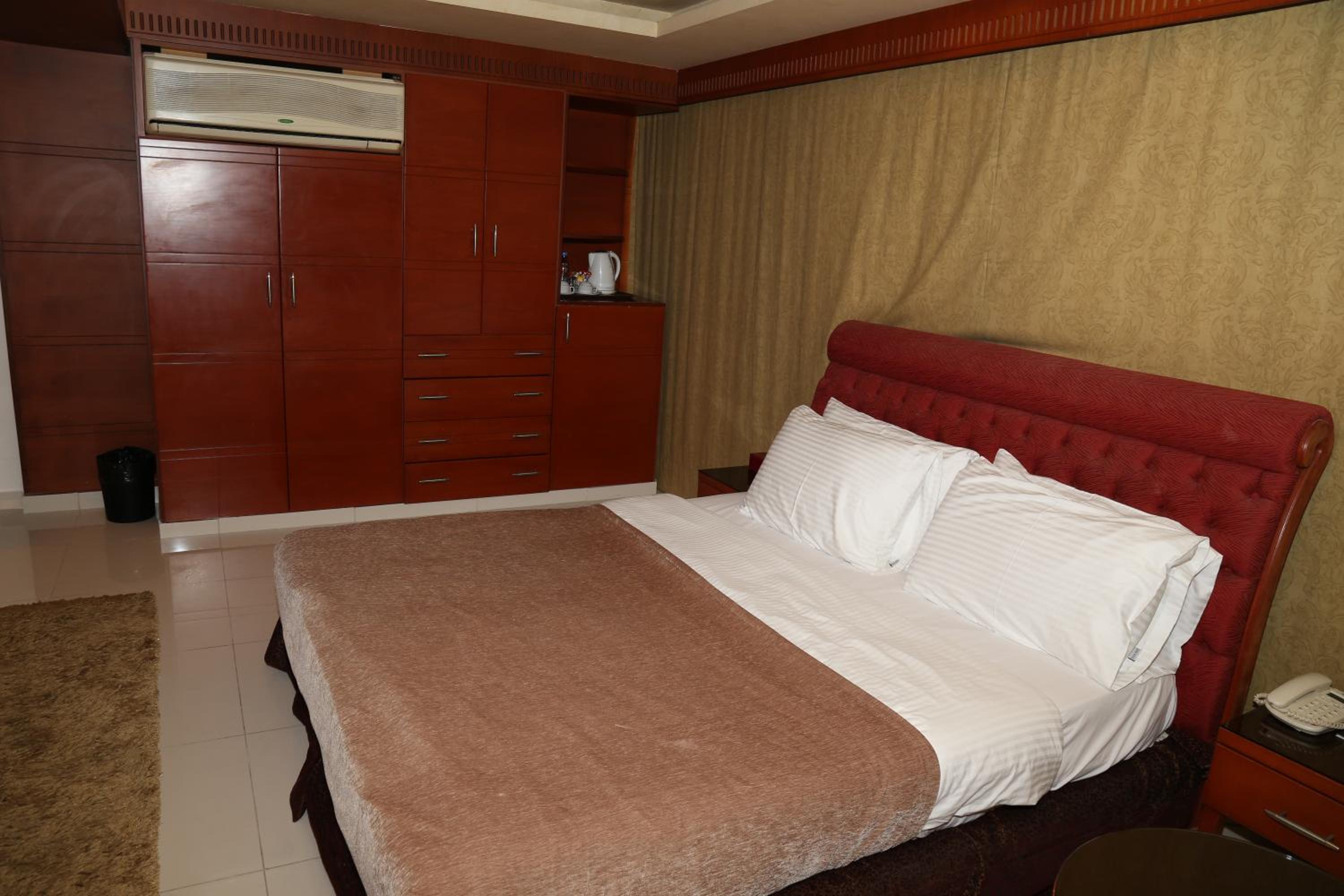 Standard Double Room - Photo 4
