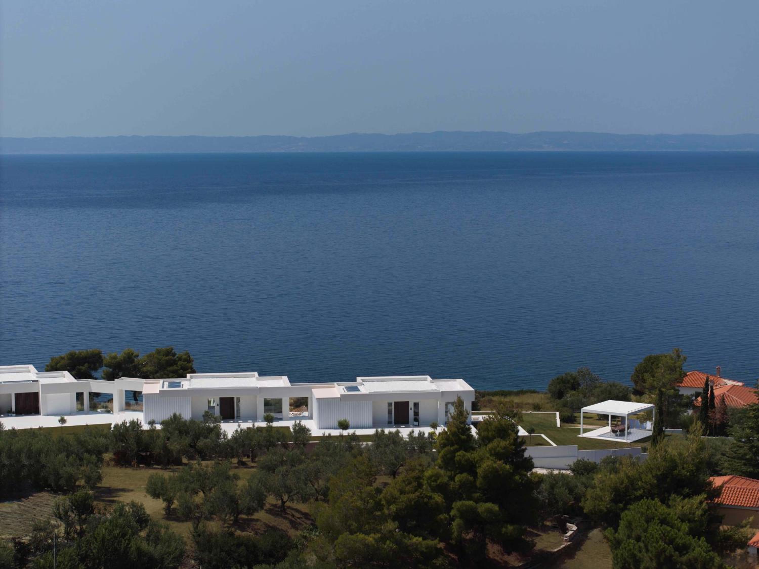 Three-Bedroom Villa photo 2