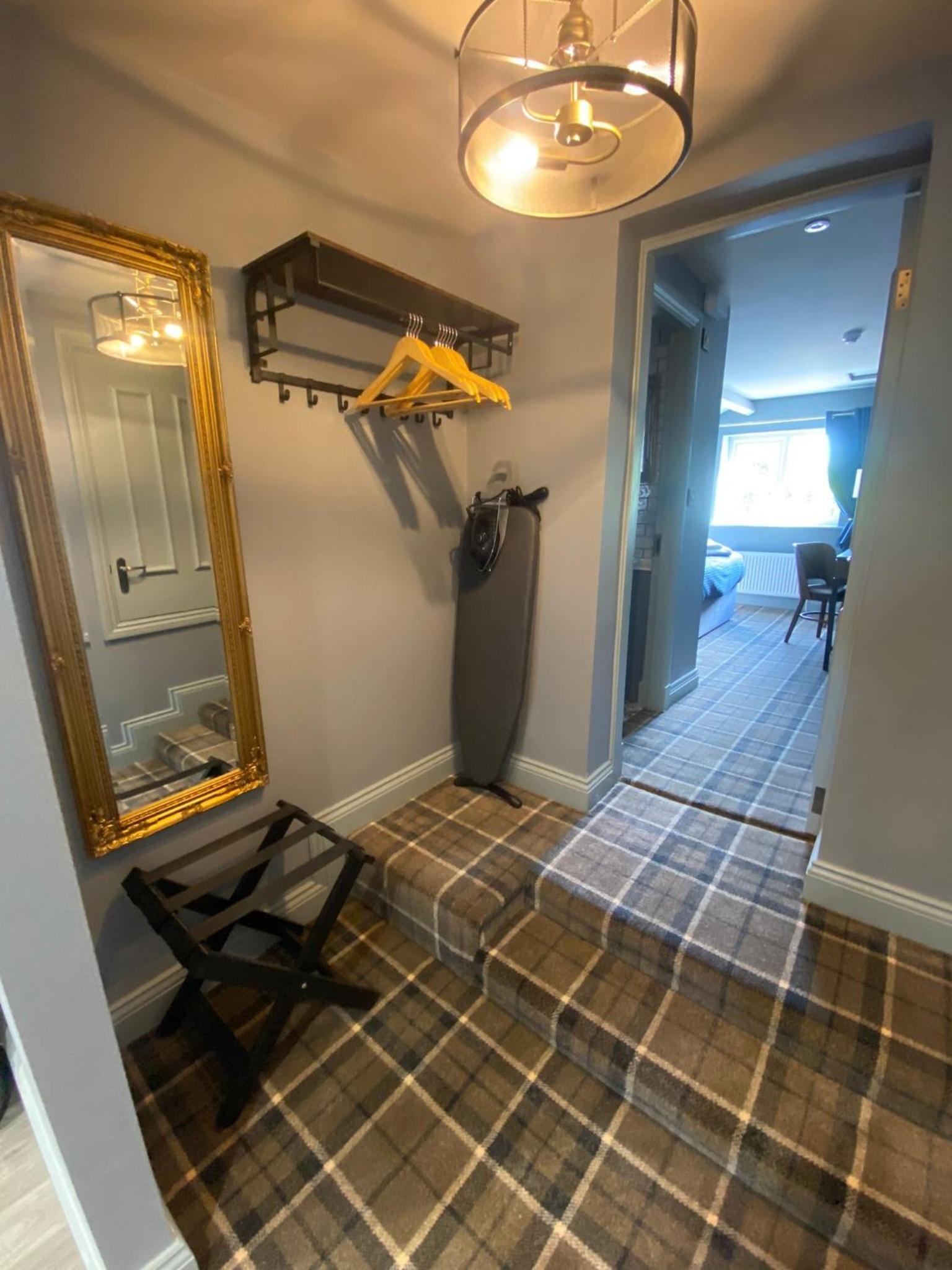 Deluxe One-Bedroom Apartment photo 3