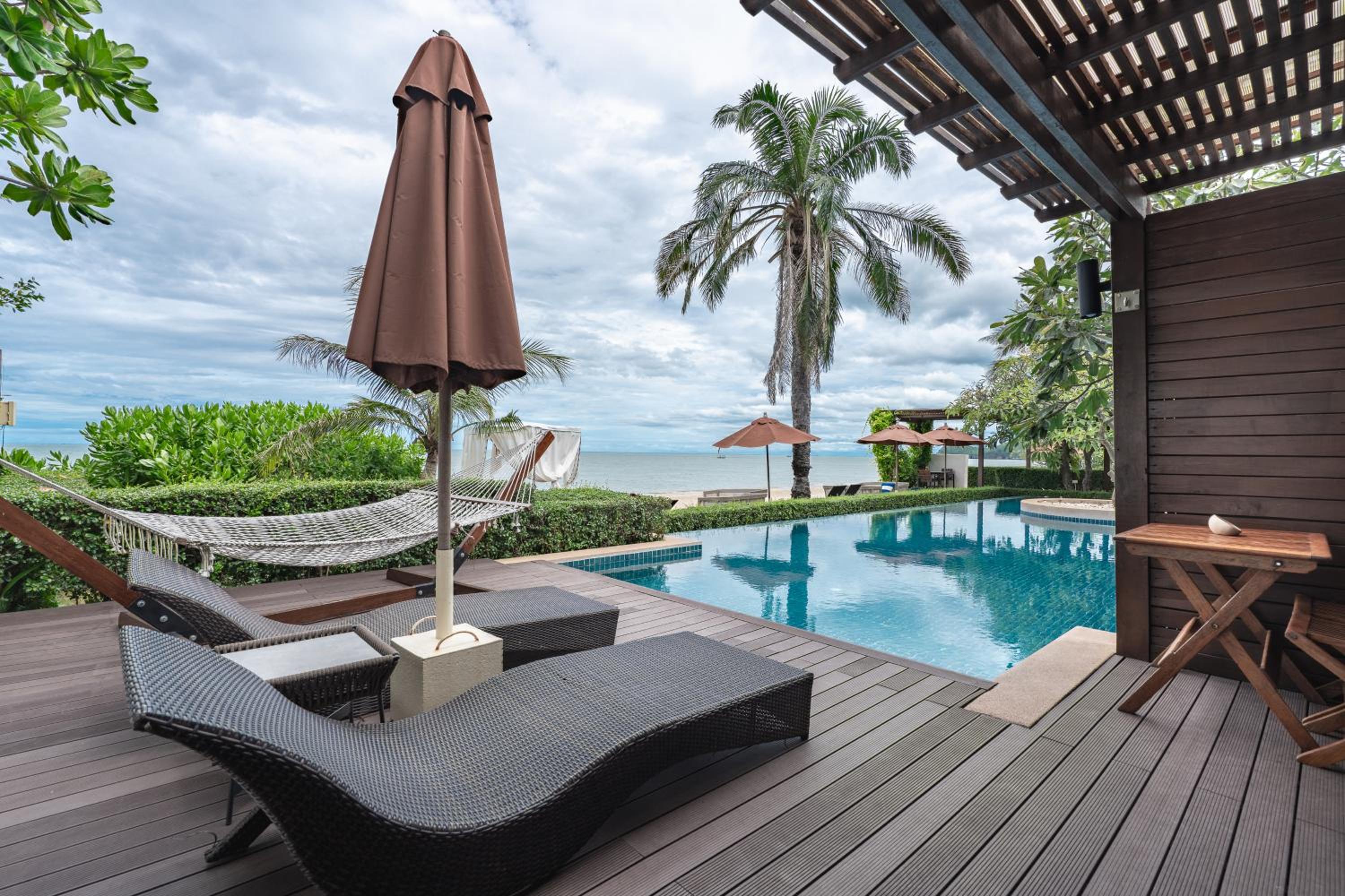 Beachfront Pool Access Suite photo 2