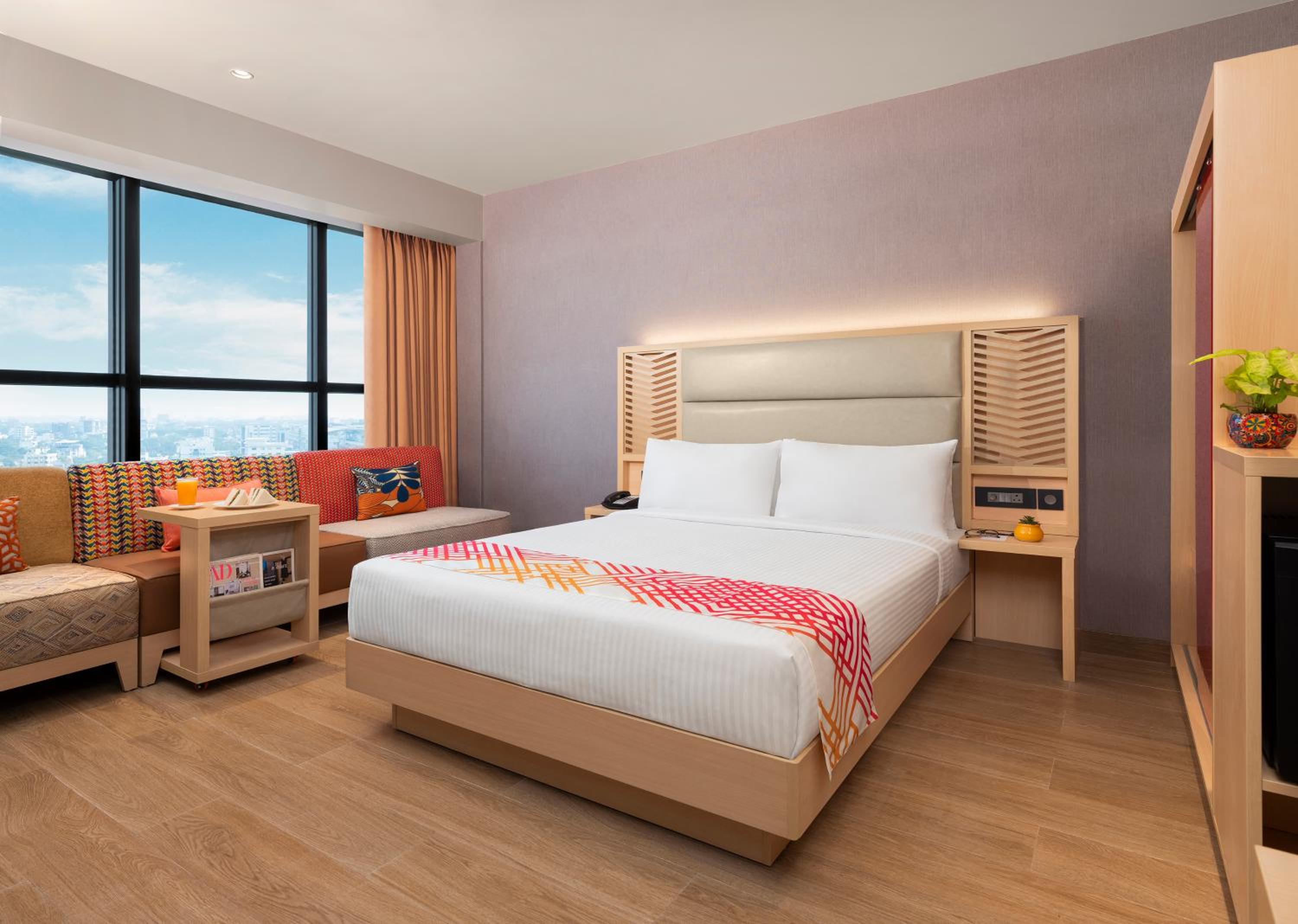  Luxe Queen Room Airport View photo 2