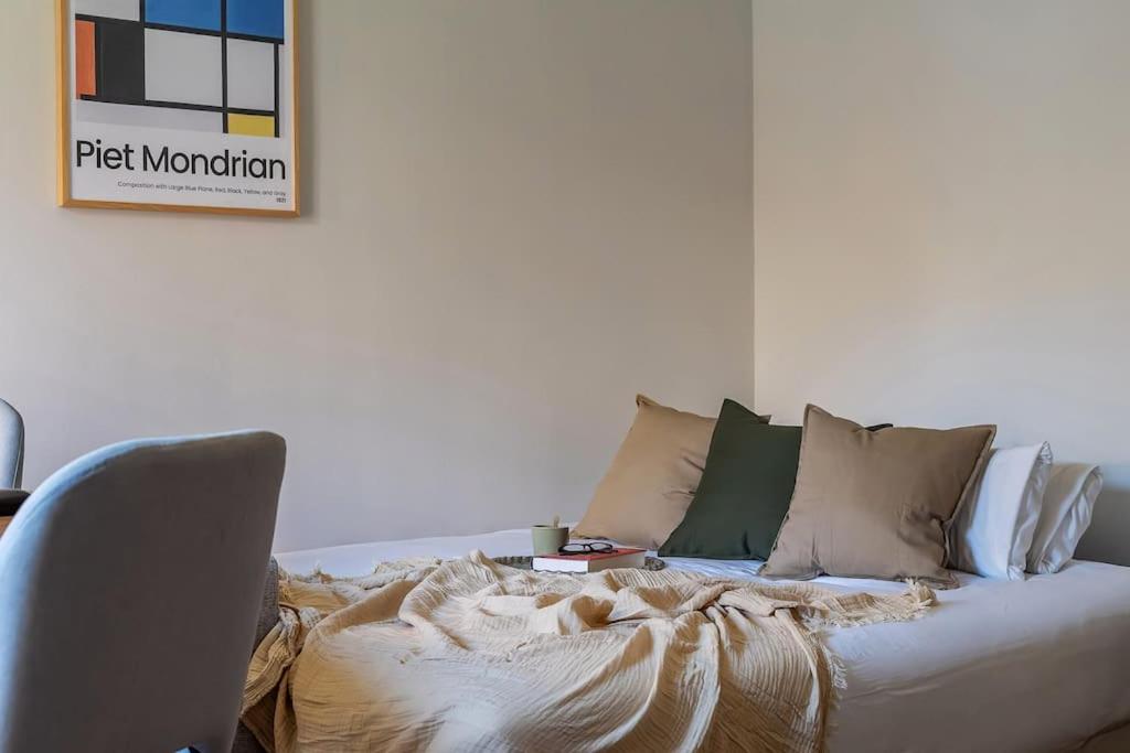 One-Bedroom Apartment photo 2