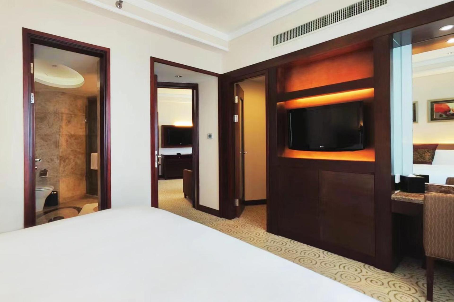 Executive Suite - Photo 5