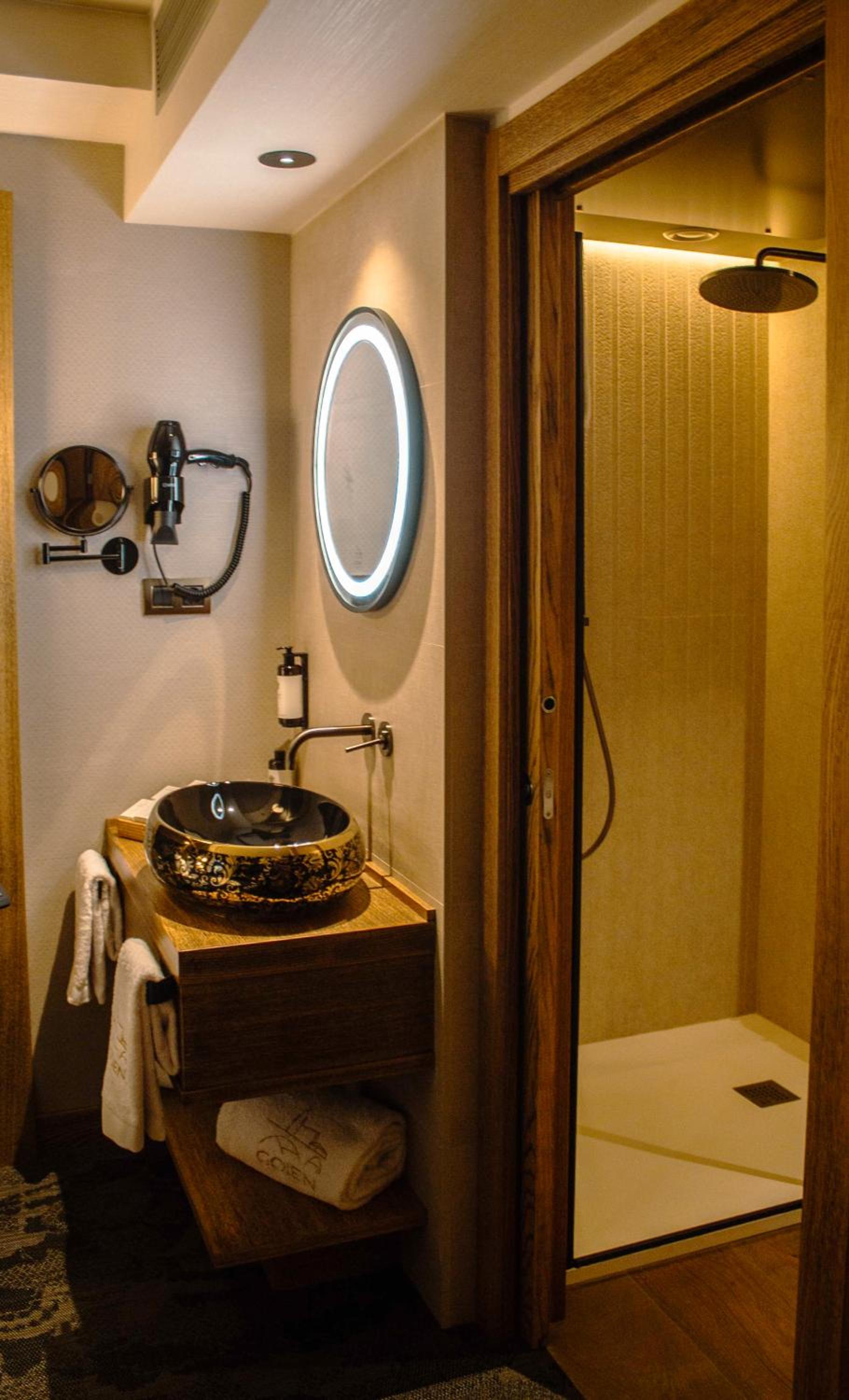 Standard Double or Twin Room photo 3