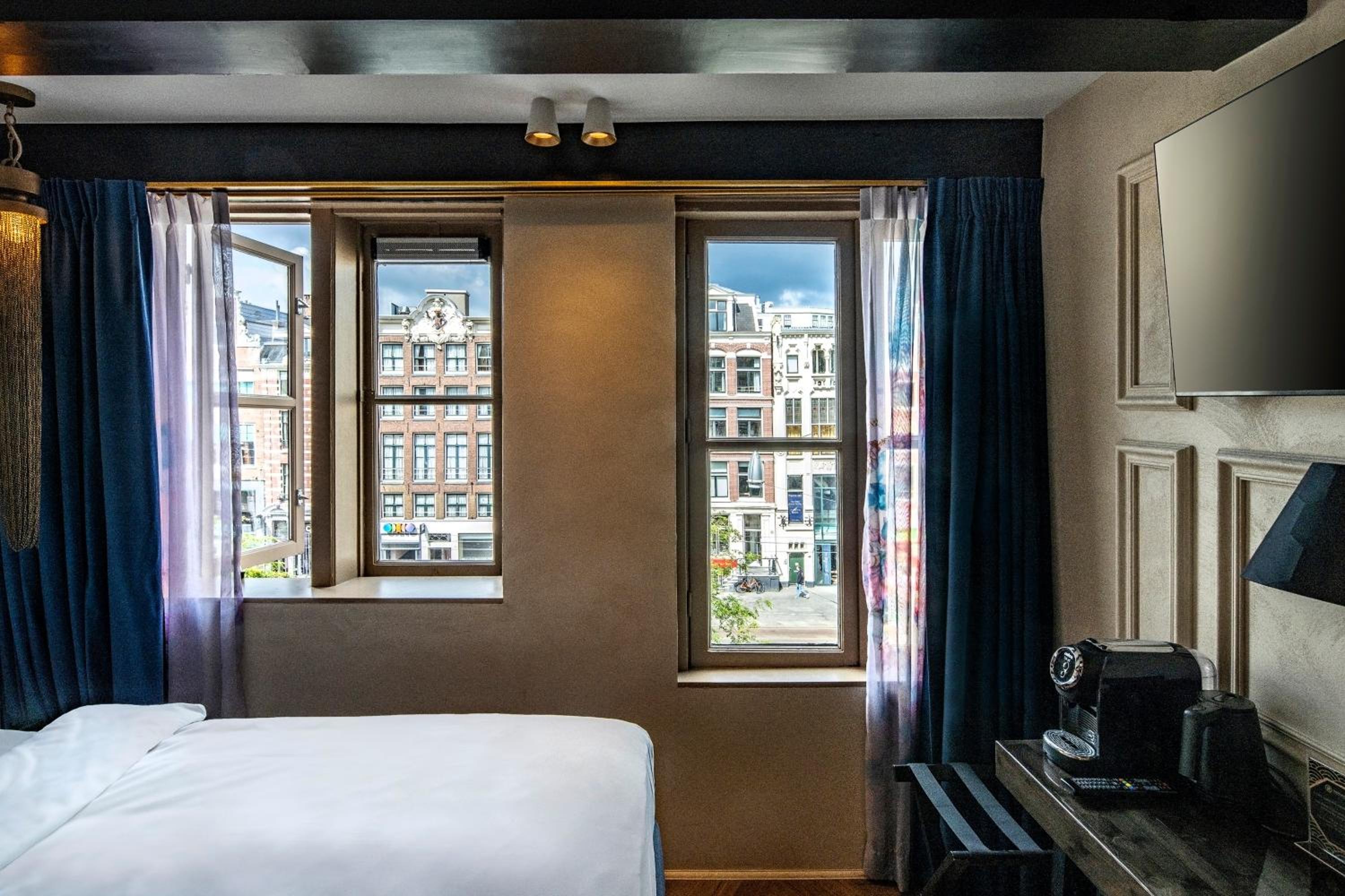 Standard Double Room - City View photo 3