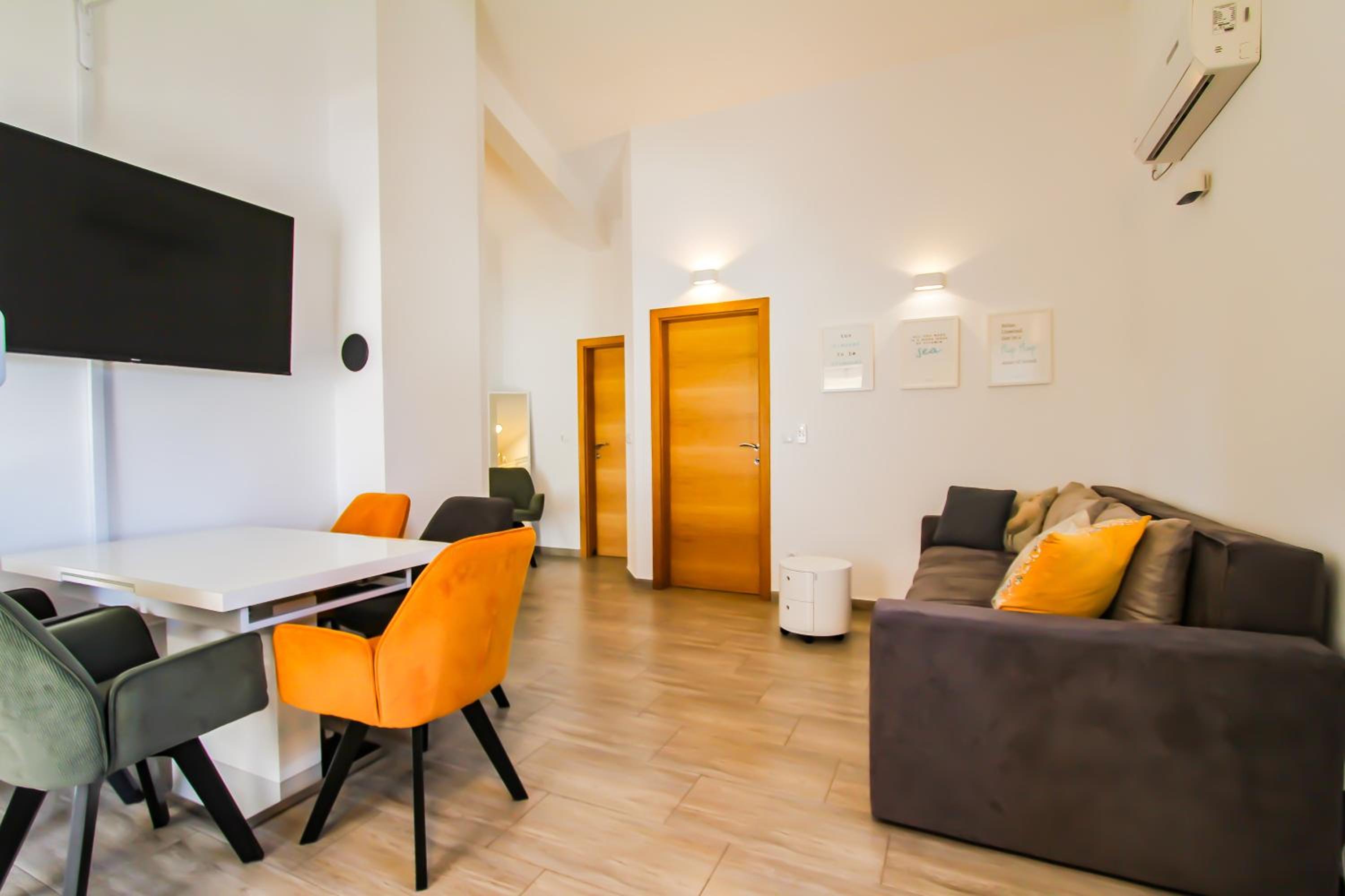 Apartment photo 1