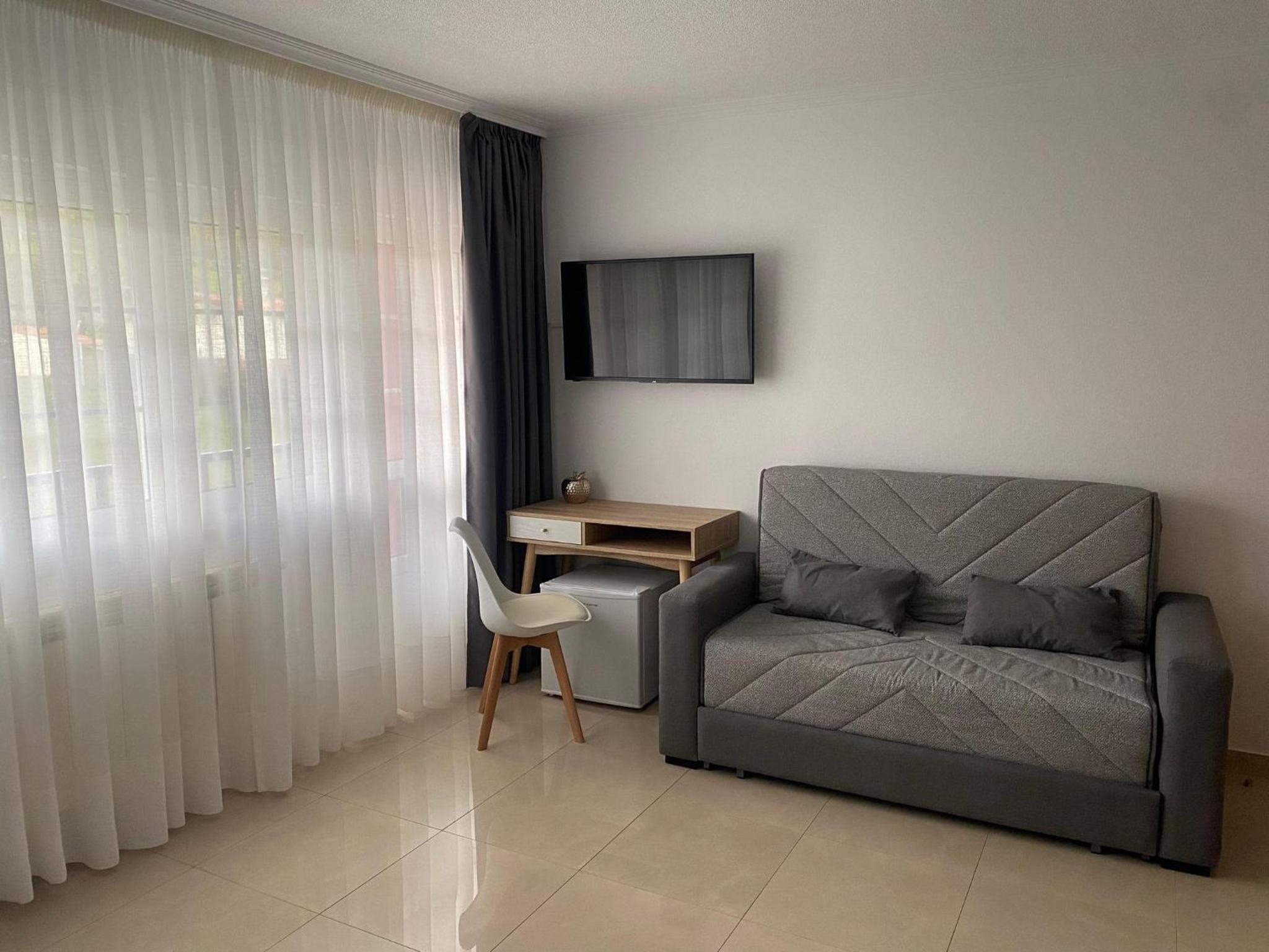 Quadruple Room with Private Bathroom - Photo 4