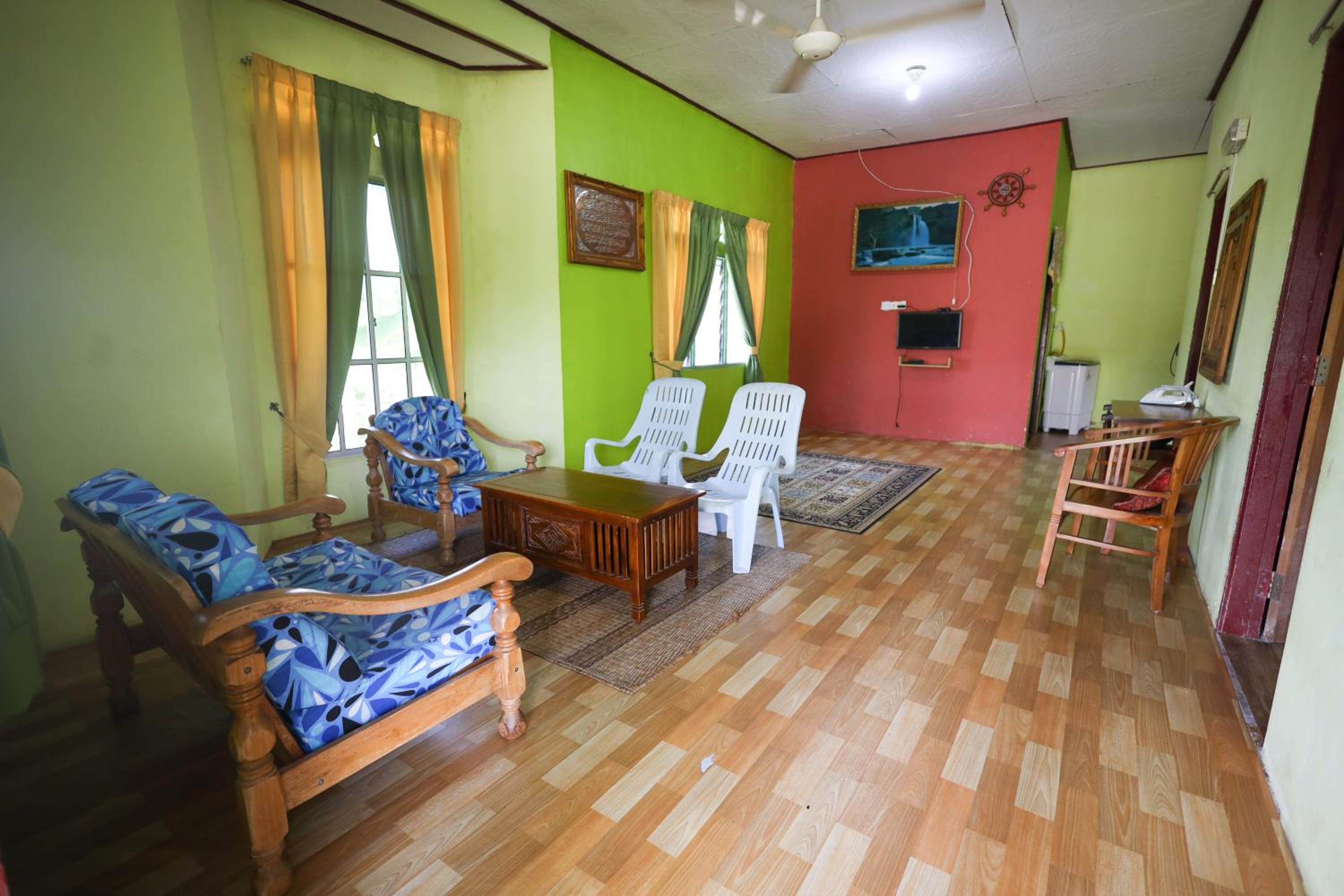 Three-Bedroom House photo 2