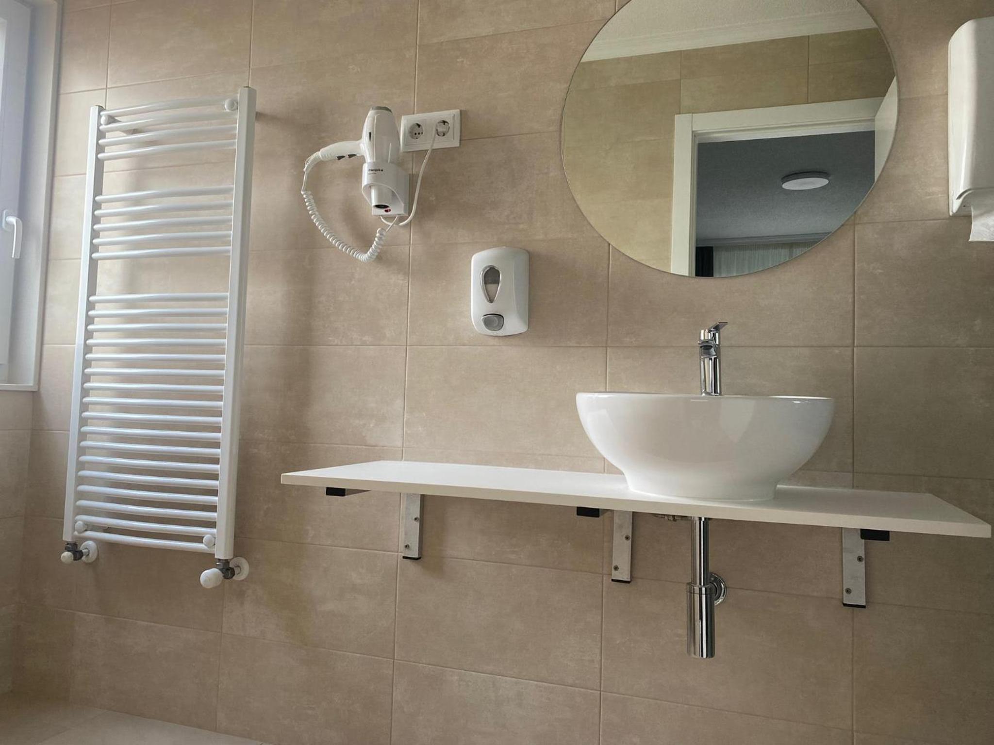 Triple Room with Private Bathroom - Photo 9