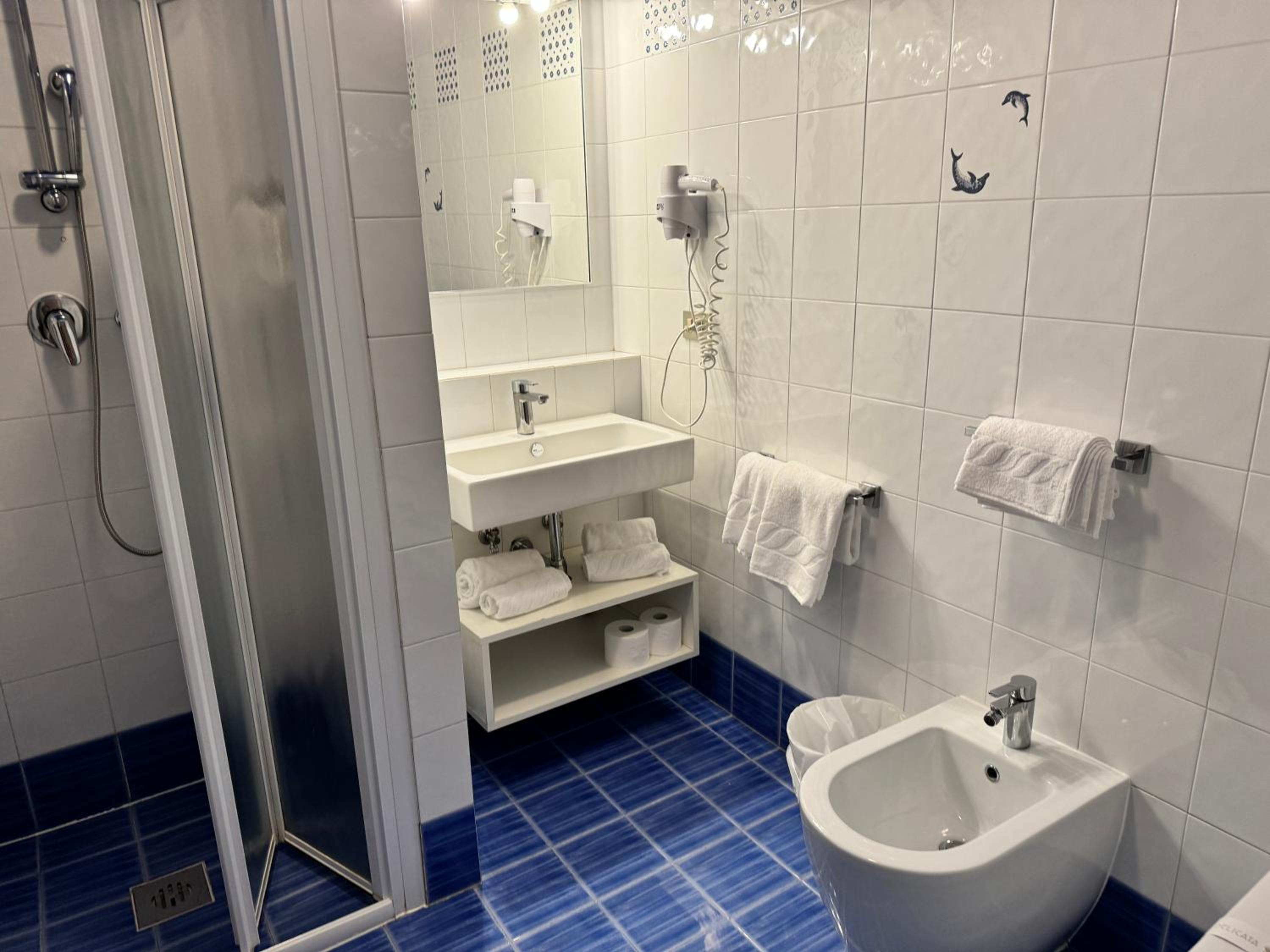 Double or Twin Room with Balcony photo 3