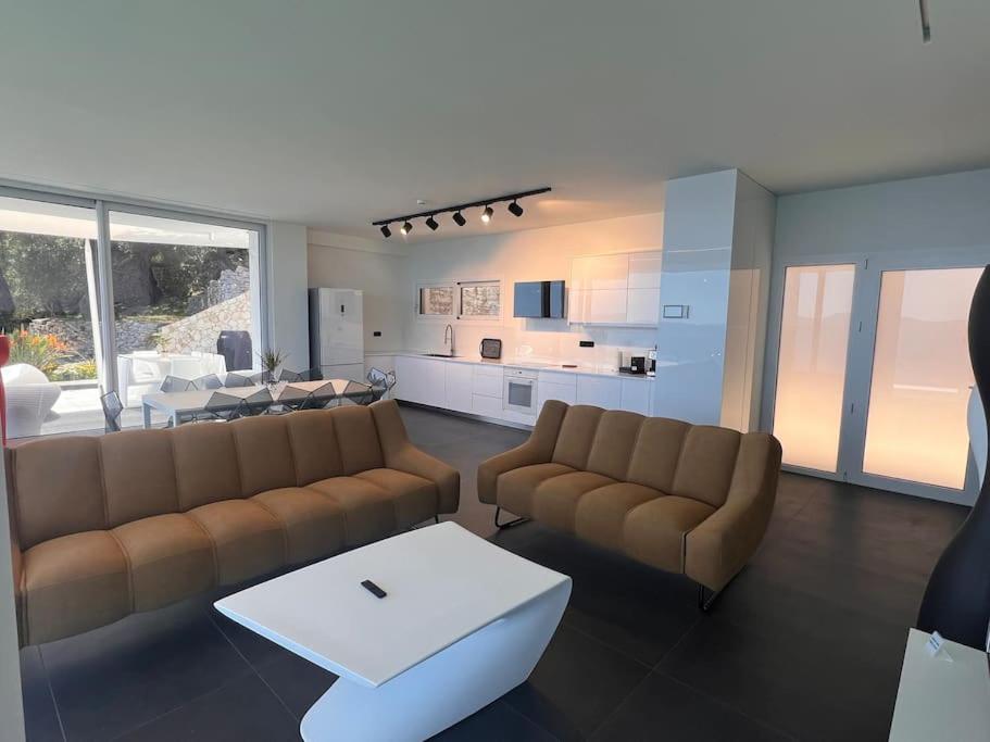 Villa photo 1
