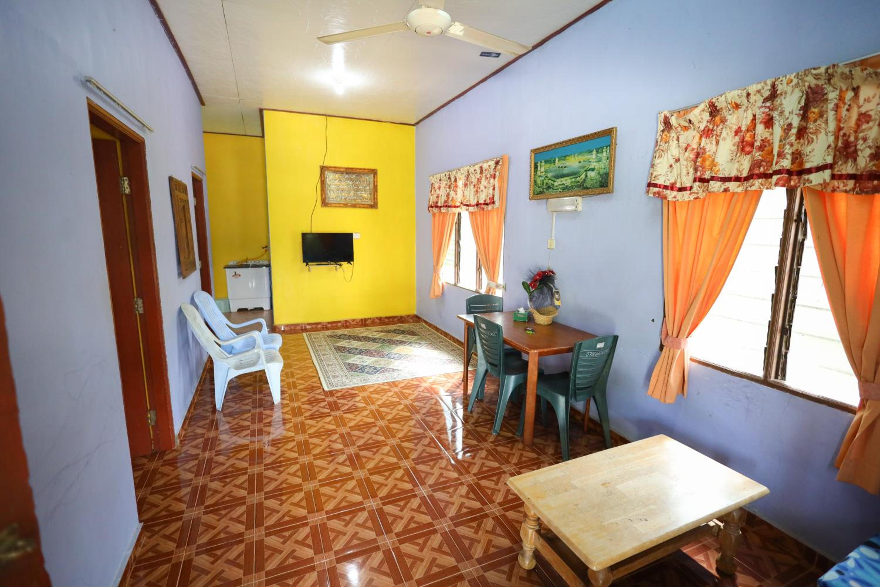 Three-Bedroom House photo 3