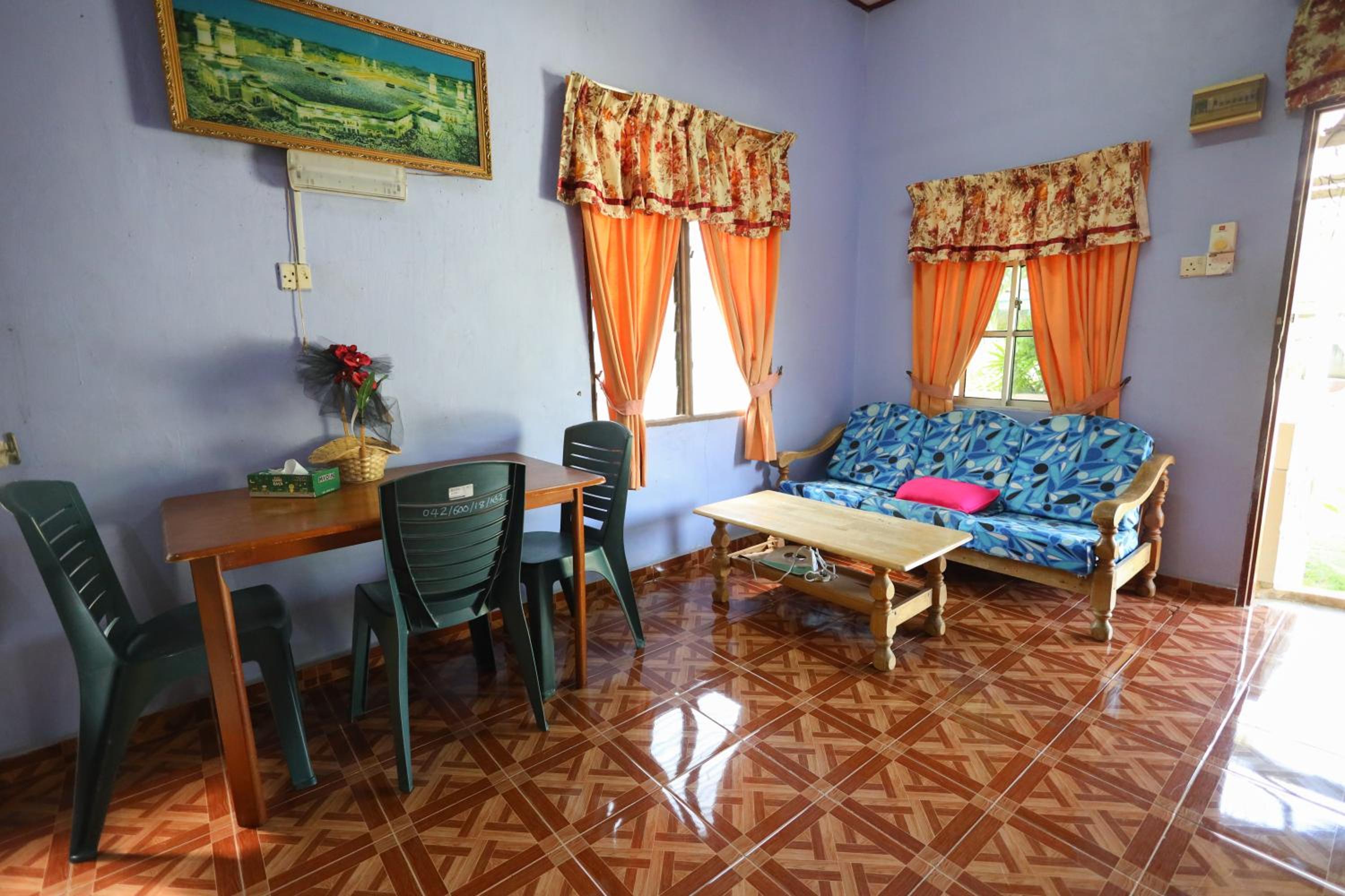 Three-Bedroom House photo 2