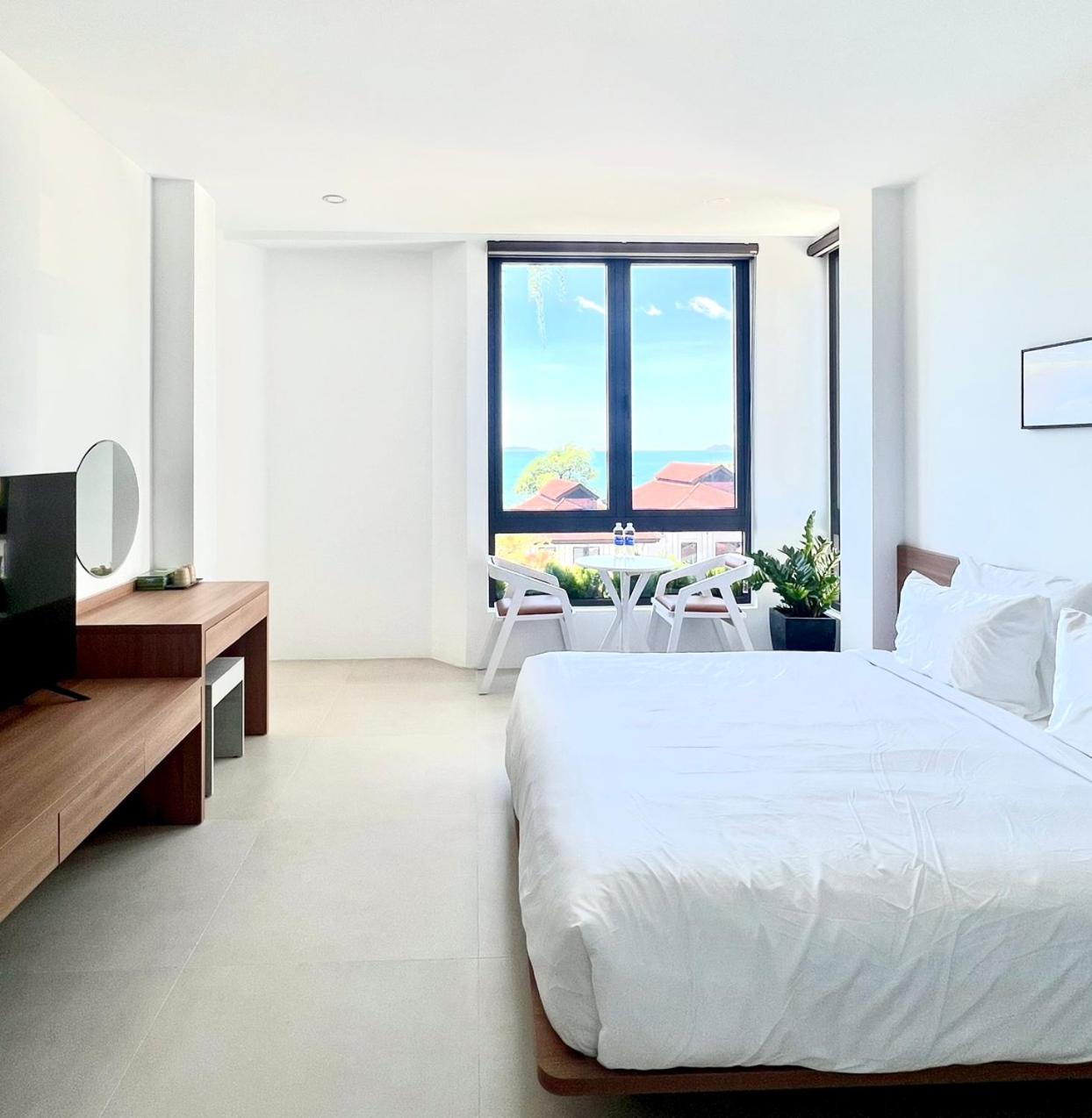 Family Room with Sea View photo 2