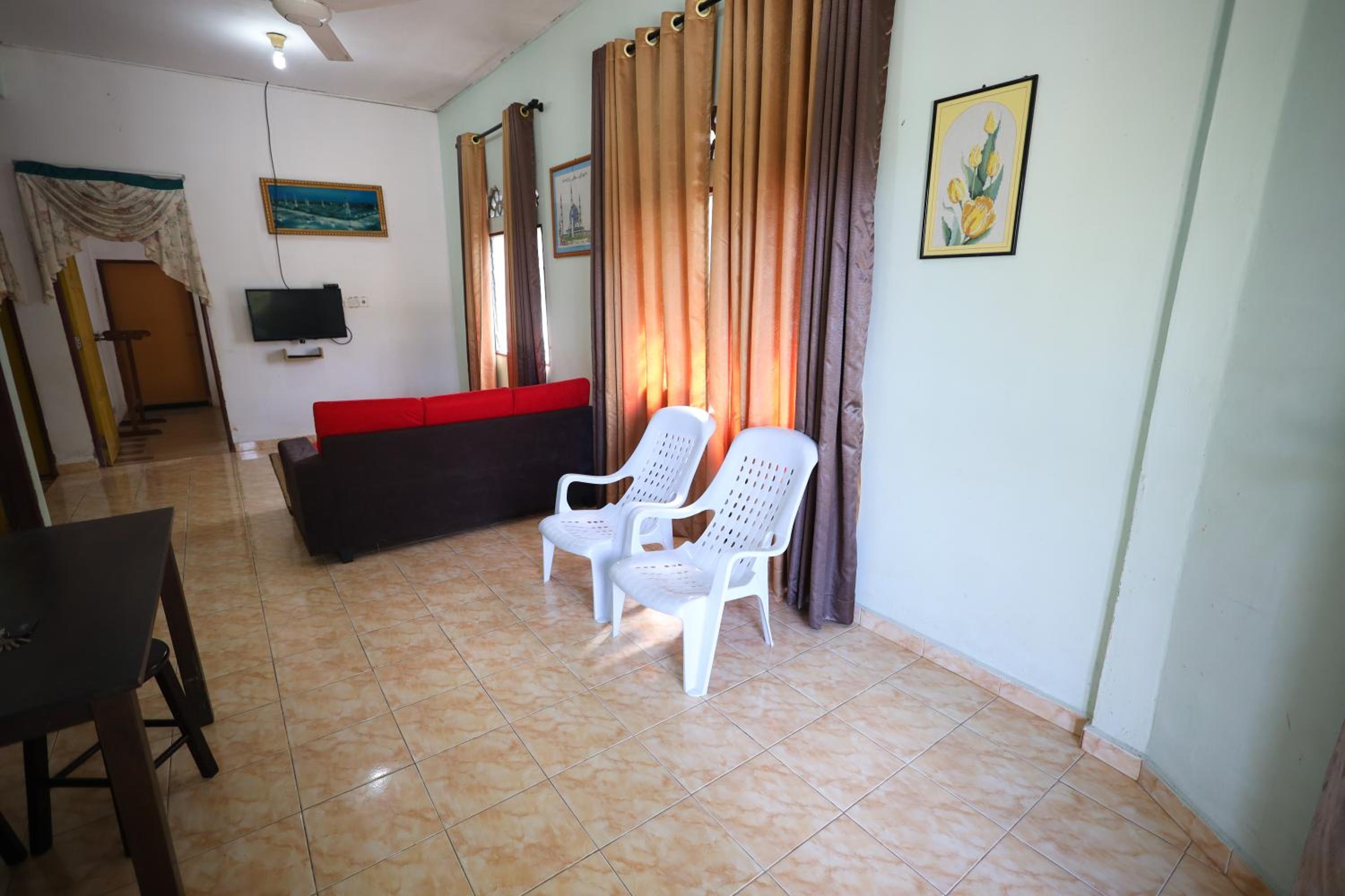 Three-Bedroom House photo 2