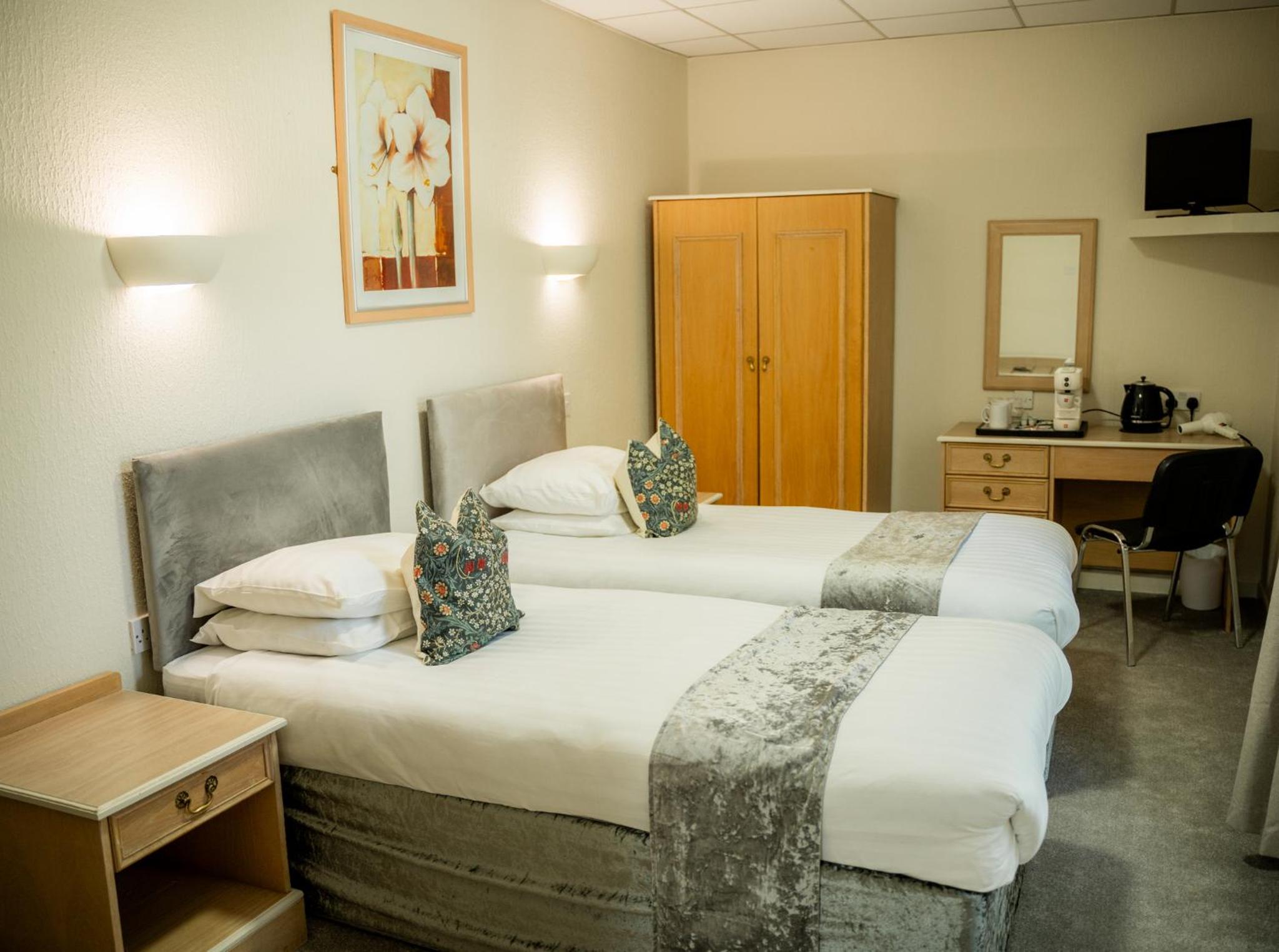 Twin Room - Photo 1