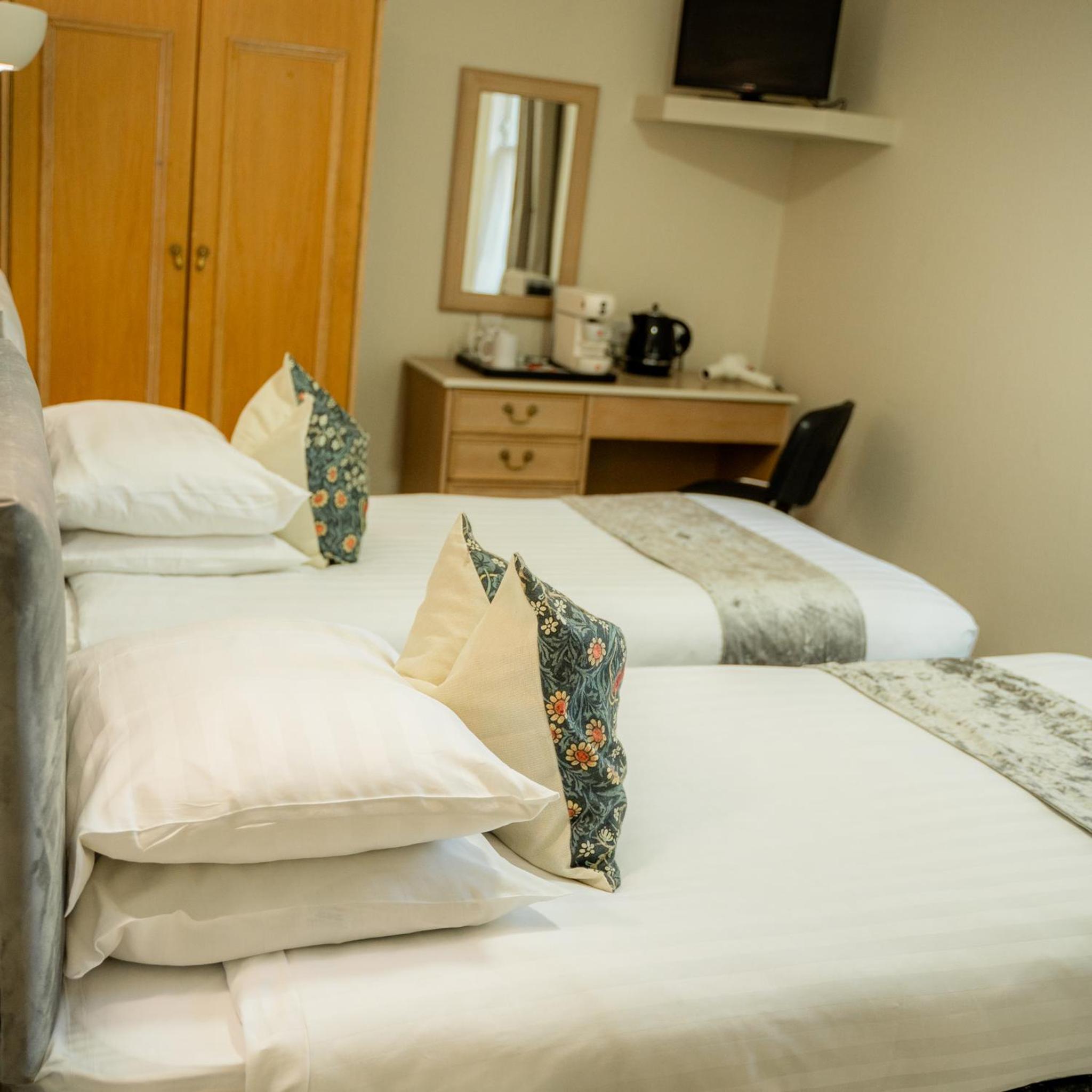 Twin Room - Photo 3