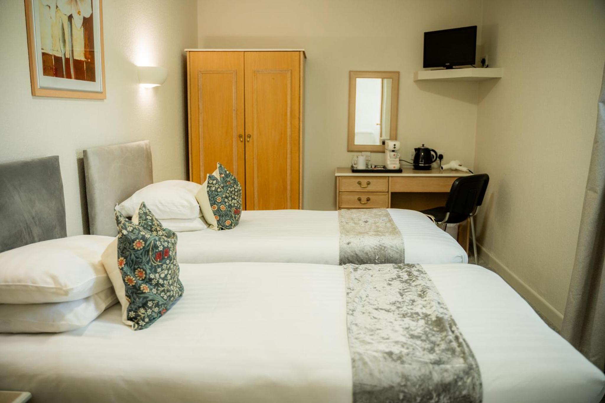 Twin Room - Photo 2