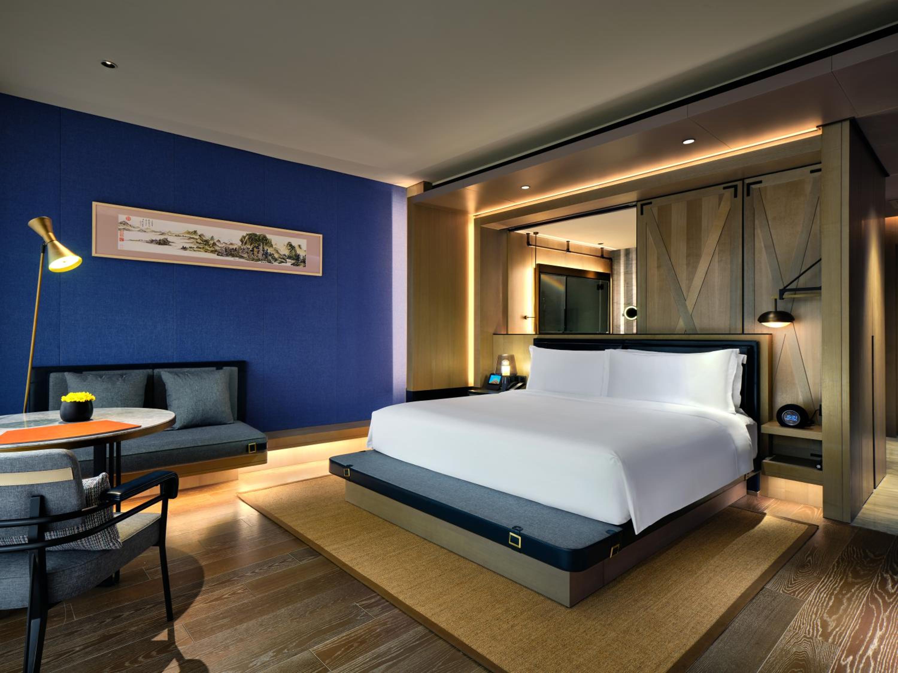Premium King Room with Balcony - Low Floor photo 1